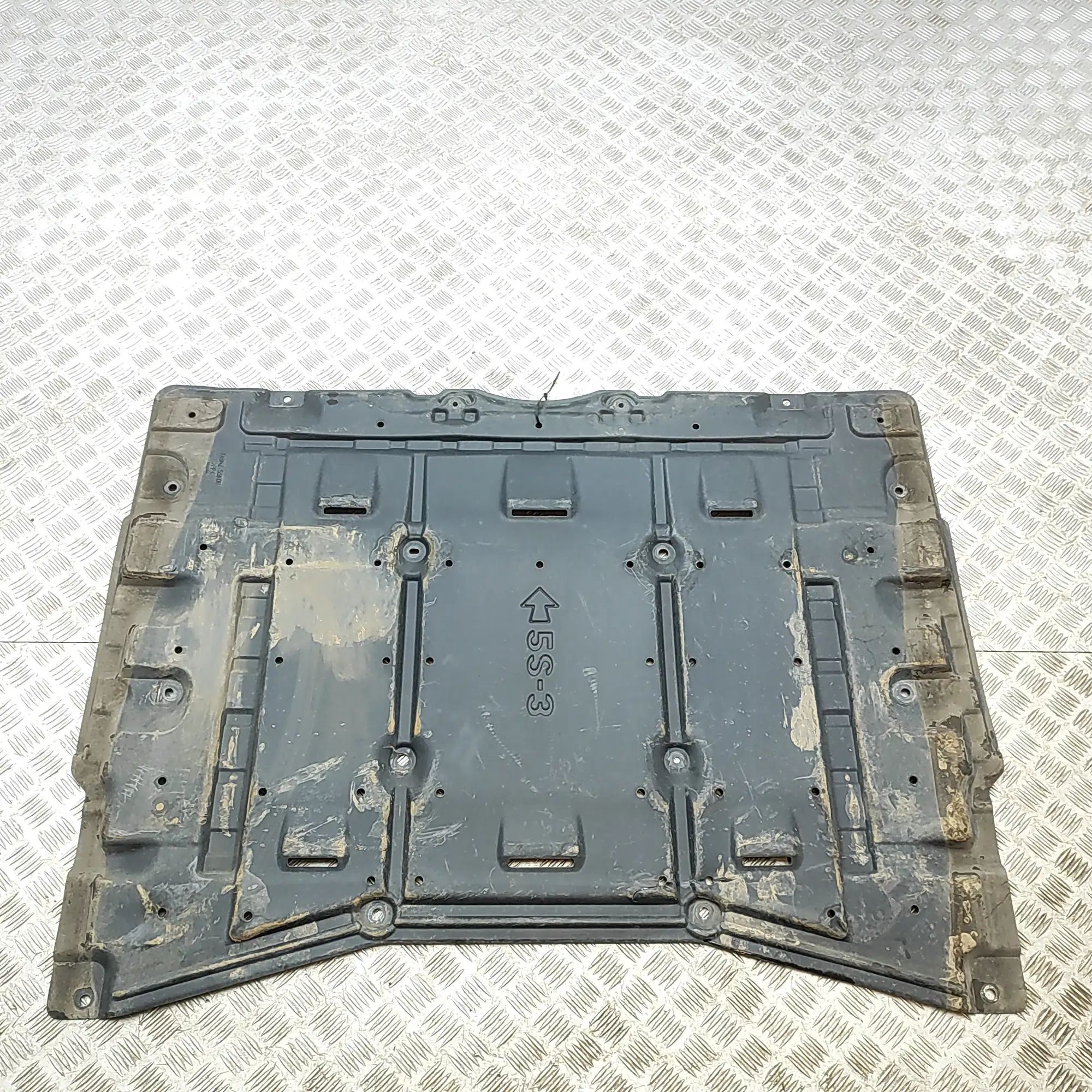 Nissan Leaf Centre underbody shield Centre underbody shield — NISSAN LEAF (ZE1) (20...