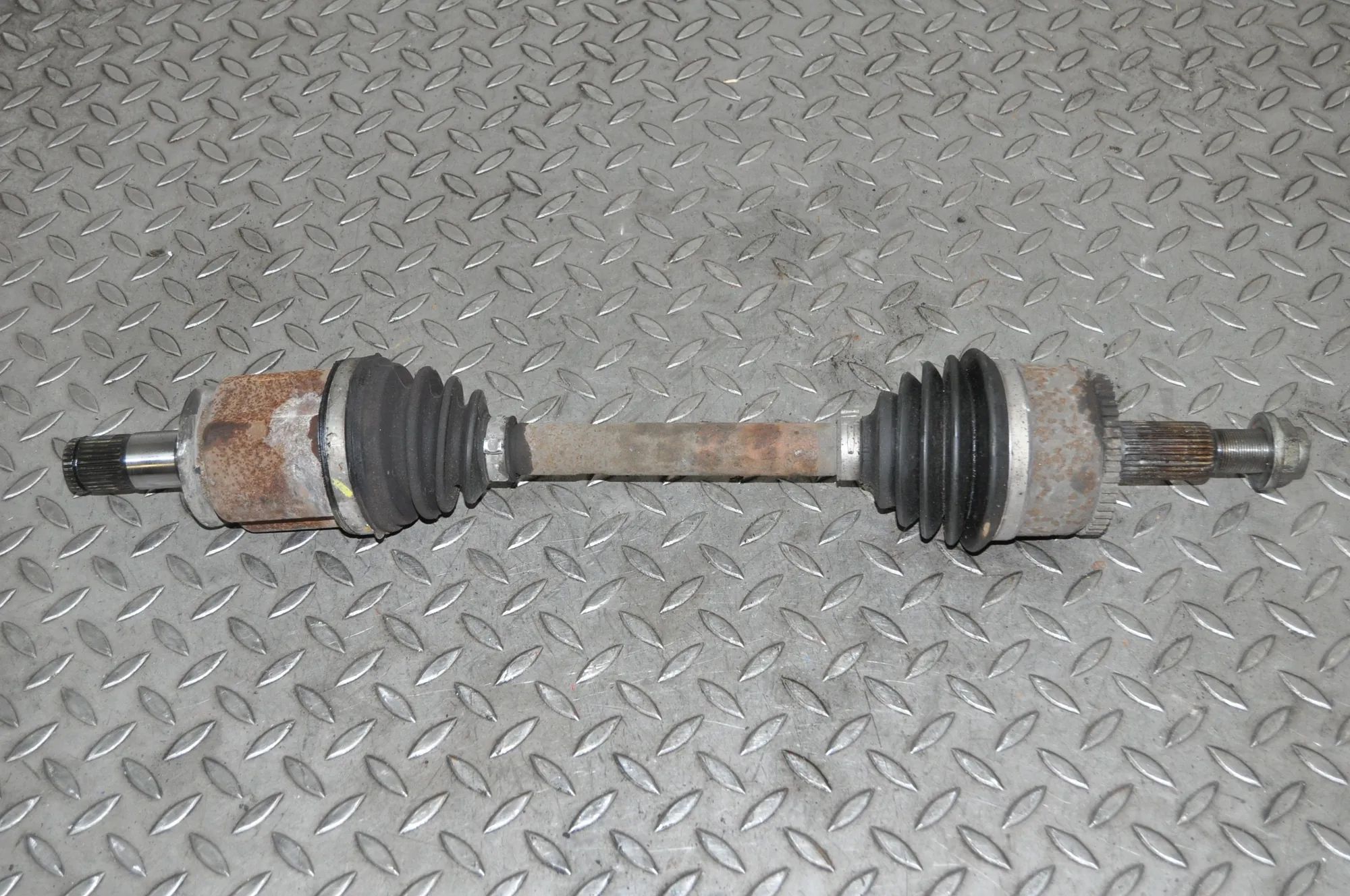 Land Rover Discovery Front Left Driveshaft Front Left Driveshaft — LAND ROVER DISCOVERY (I...
