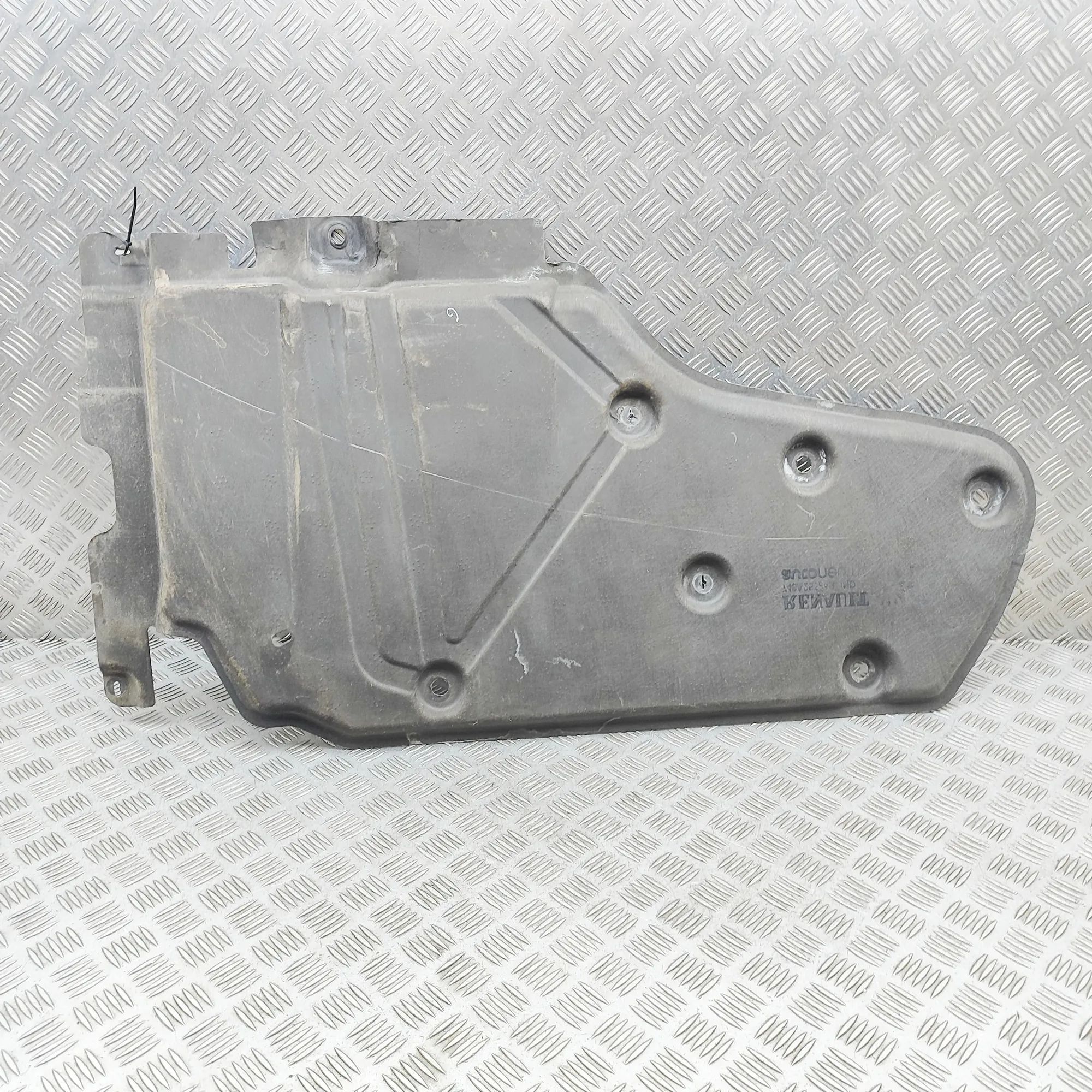 Nissan Juke Rear Middle Underbody Cover Rear Middle Underbody Cover — NISSAN JUKE (F16)...