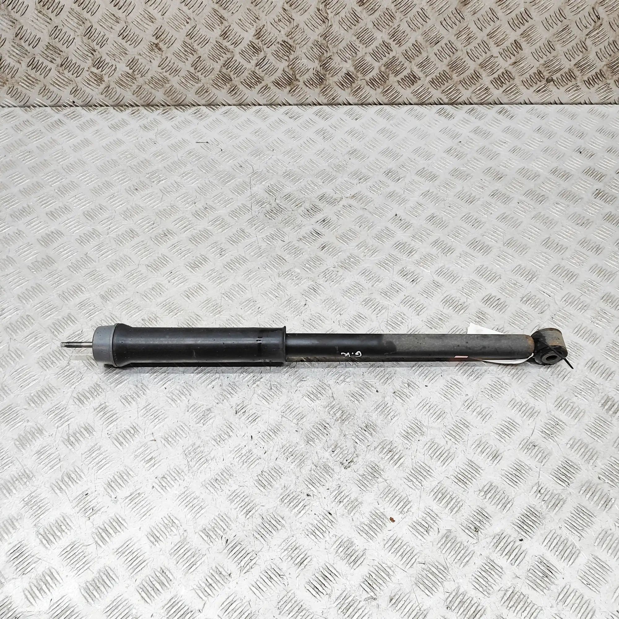 Nissan Juke Shock absorber — rear left Shock absorber — rear left — NISSAN JUKE (F16) ...