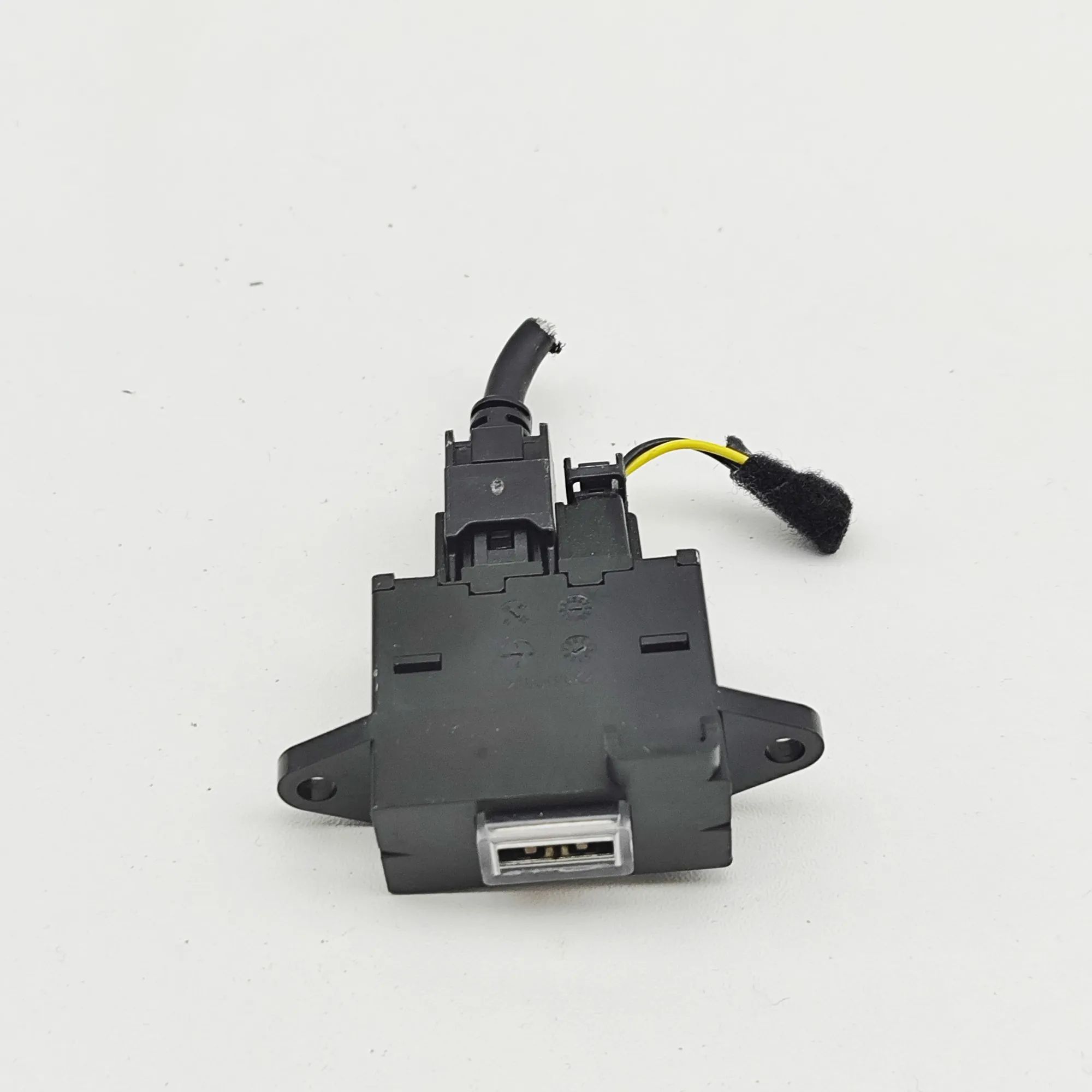 Alfa-Romeo Giulia (952) USB USB — ALFA ROMEO GIULIA (952_) (2015-...) — 505...