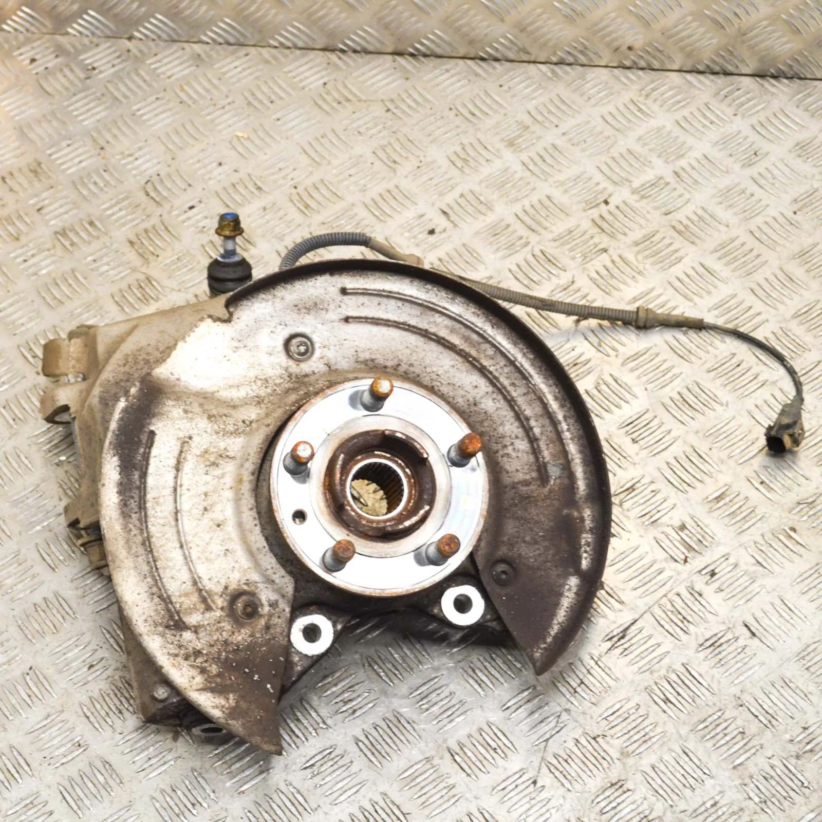Land Rover Discovery Sport Rear Left Wheel Hub Spindle Rear Left Wheel Hub Spindle — LAND ROVER DISCOV...