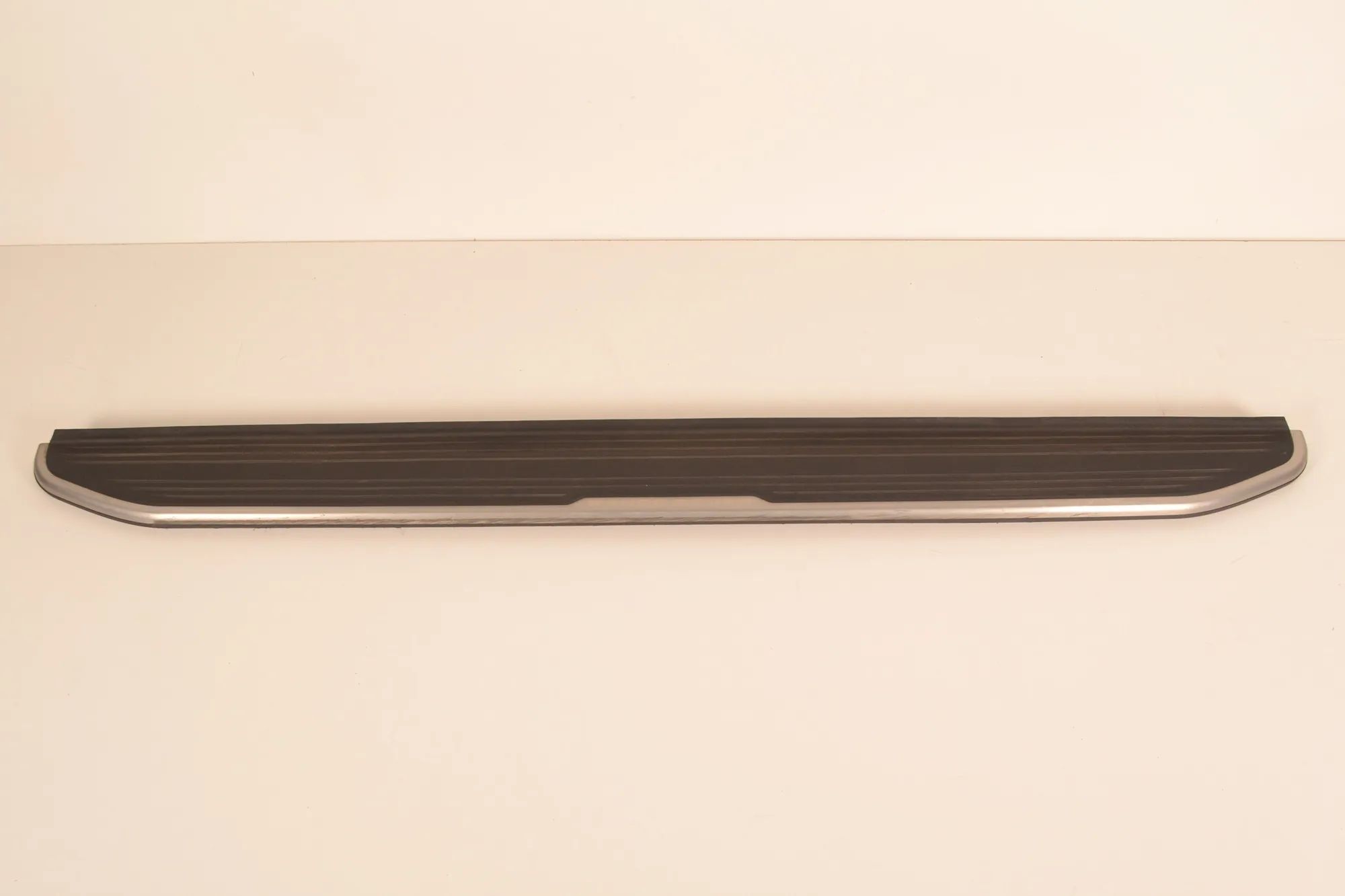 Land Rover Range Rover Evoque Right Side Sliding Door Step Right Side Sliding Door Step — LAND ROVER RANGE...