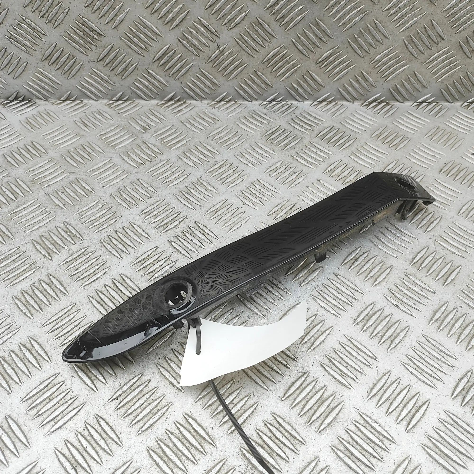 Land Rover Range Rover Evoque Bumper moulding — rear right Bumper moulding — rear right — LAND ROVER RANGE...