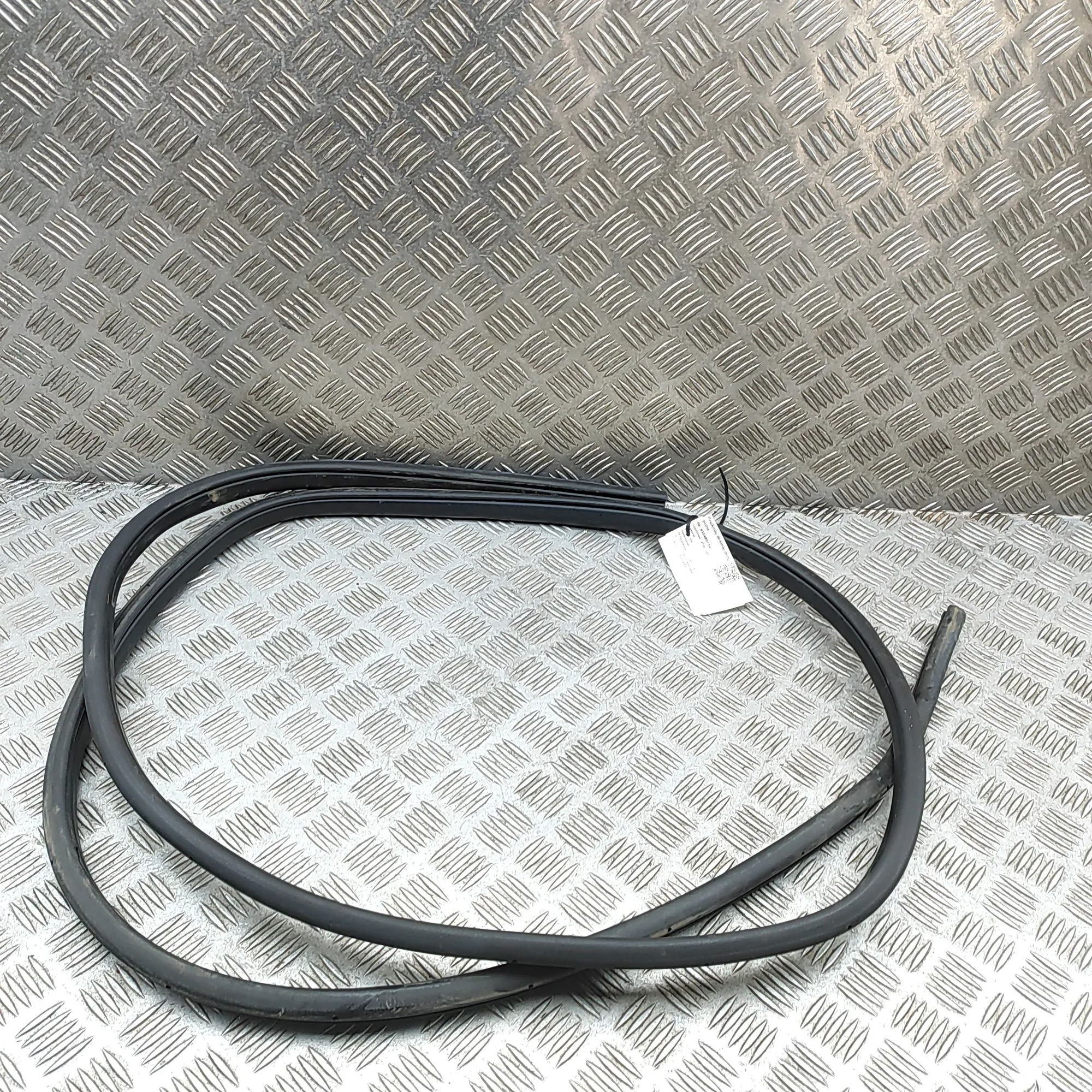 Nissan Leaf Door rubber seal — front right Door rubber seal — front right — NISSAN LEAF (Z...
