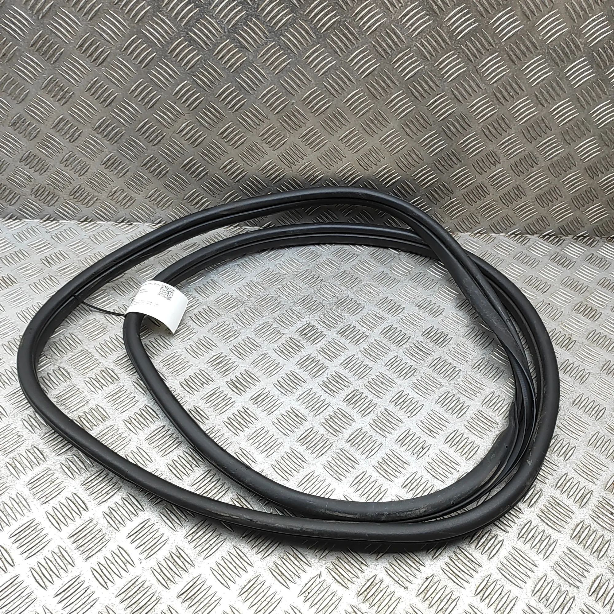 Hyundai Ioniq Door rubber seal — front right Door rubber seal — front right — HYUNDAI IONIQ ...
