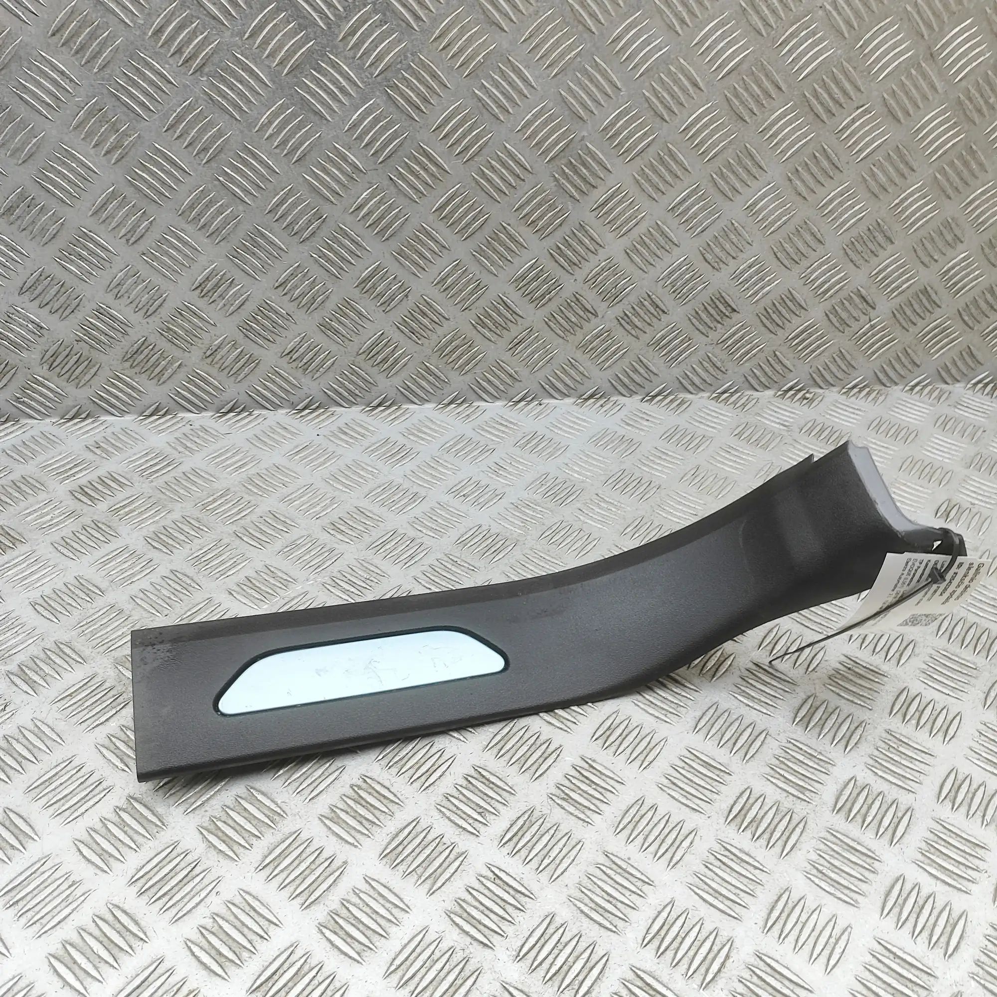 Land Rover Range Rover Evoque Sill trim — rear right Sill trim — rear right — LAND ROVER RANGE ROVER...