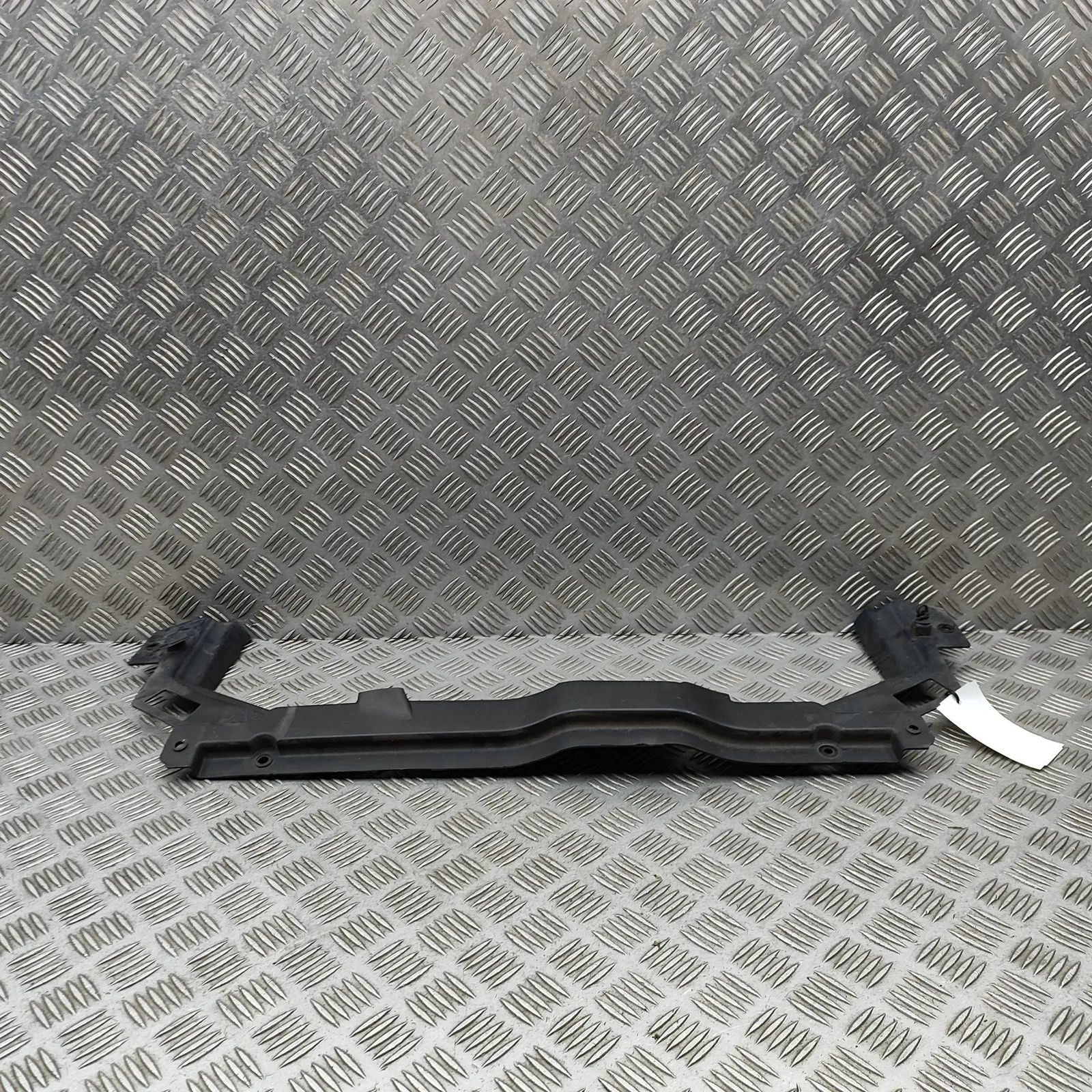 Land Rover Discovery Slam Panel Frame Plastic Trim Slam Panel Frame Plastic Trim — LAND ROVER DISC...