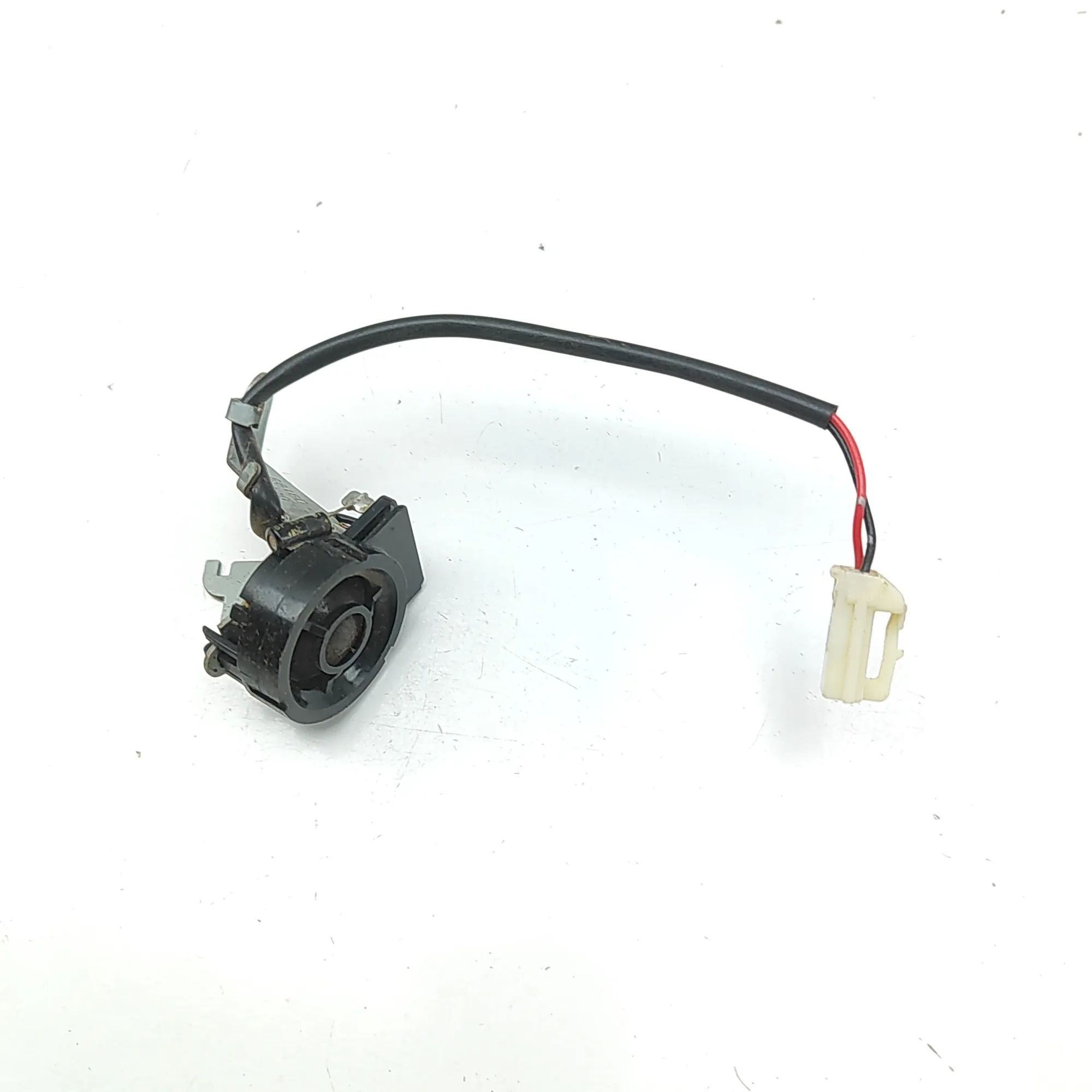 Toyota Land Cruiser 100 Front Left Door Speaker Front Left Door Speaker — TOYOTA LAND CRUISER (...