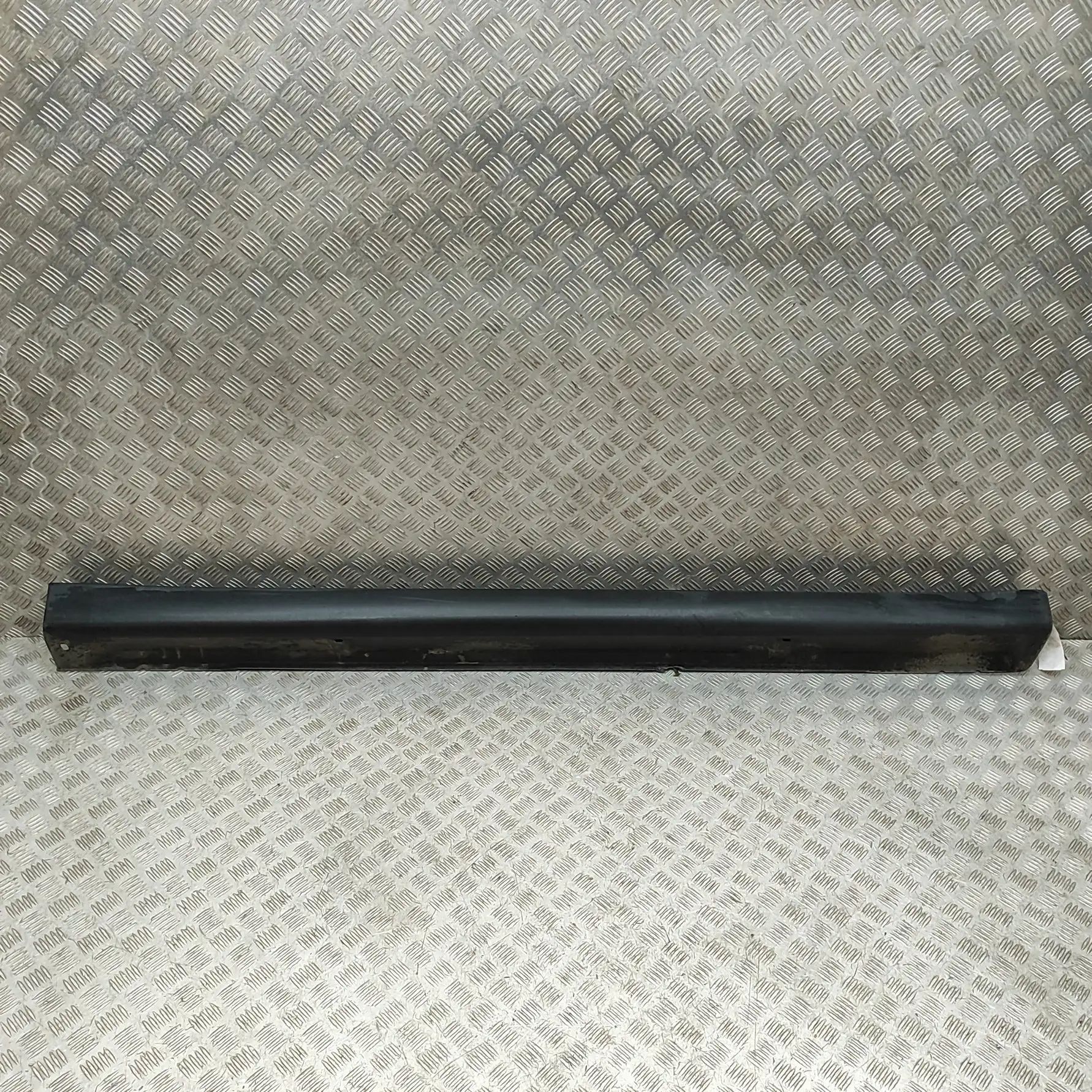 Mitsubishi Outlander Right Side Plastic Sideskirt Cover Right Side Plastic Sideskirt Cover — MITSUBISHI...