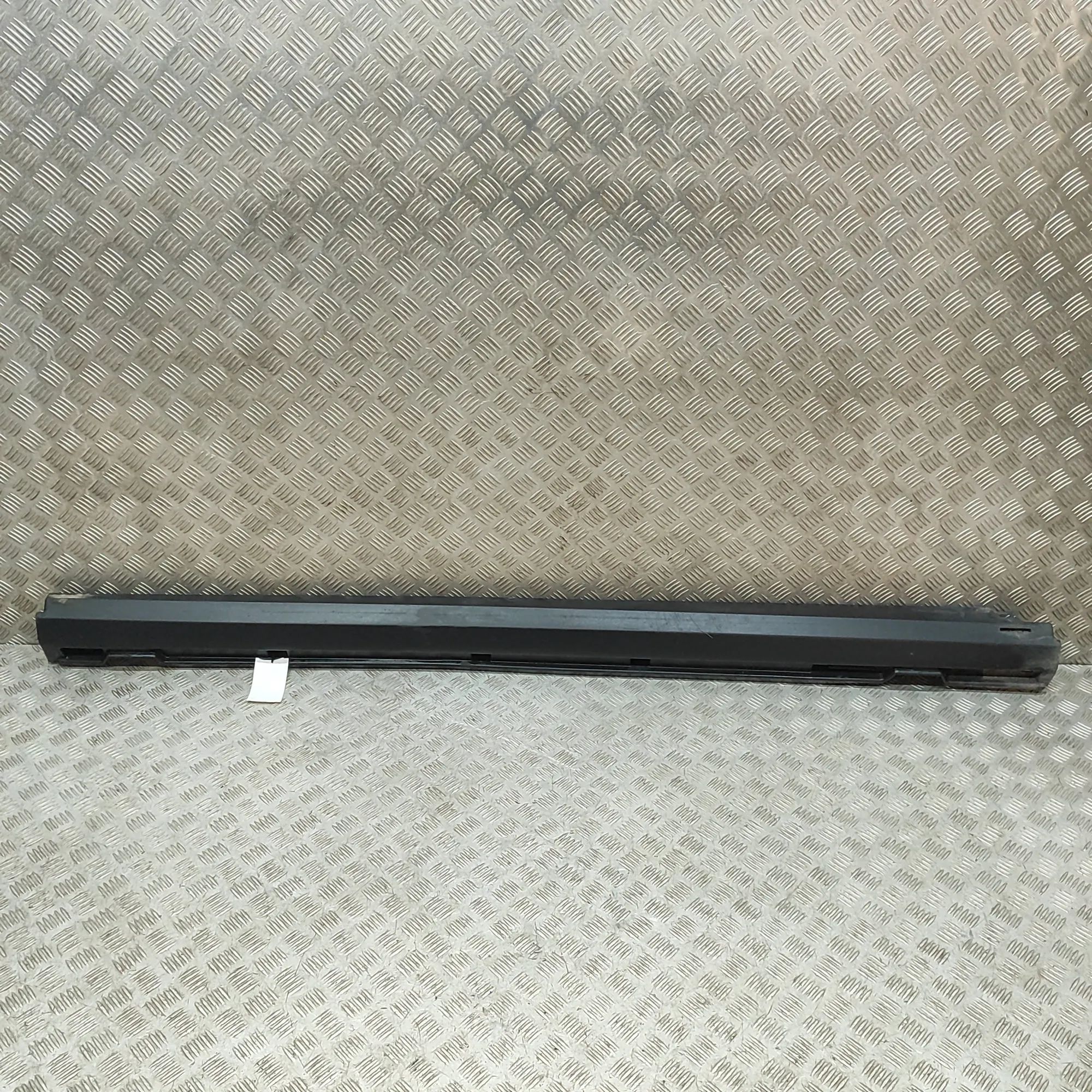 Land Rover Range Rover Evoque Right Side Plastic Sideskirt Cover Right Side Plastic Sideskirt Cover — LAND ROVER...
