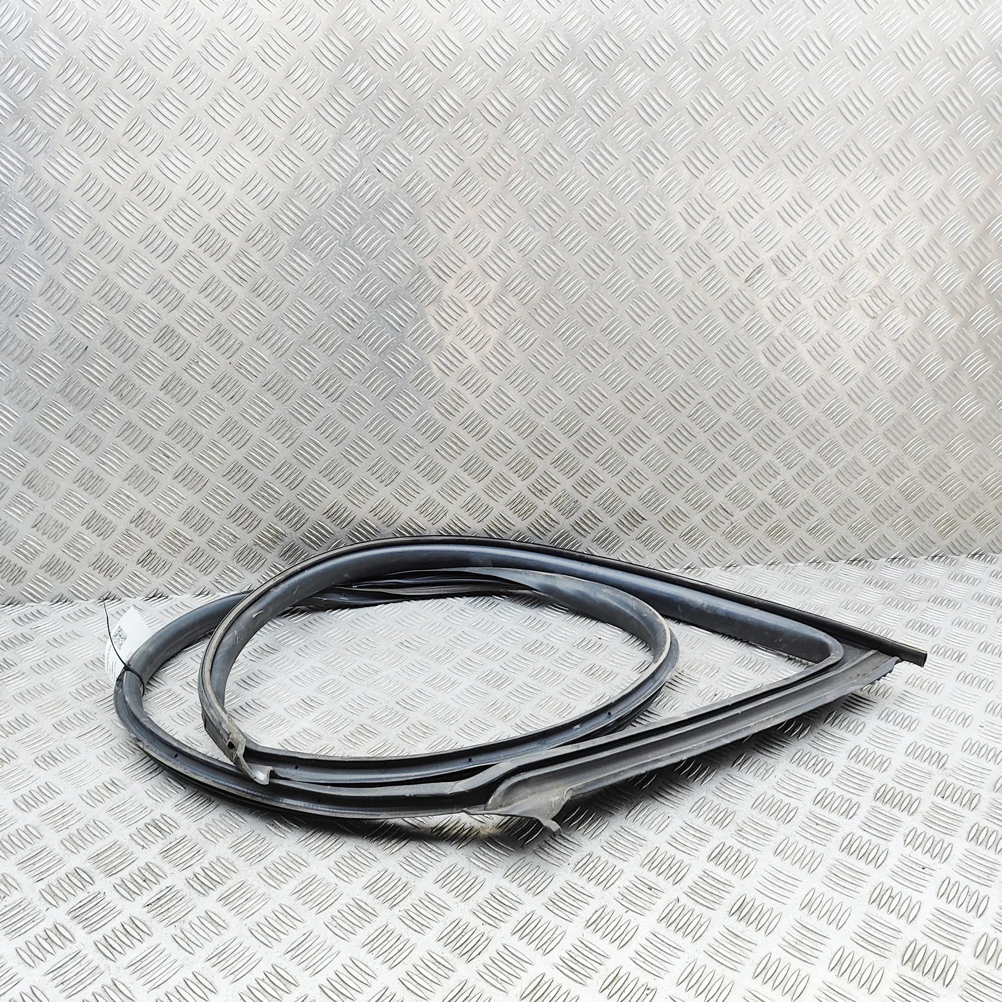 Maserati Ghibli Door rubber seal — front left Door rubber seal — front left — MASERATI GHIBLI...