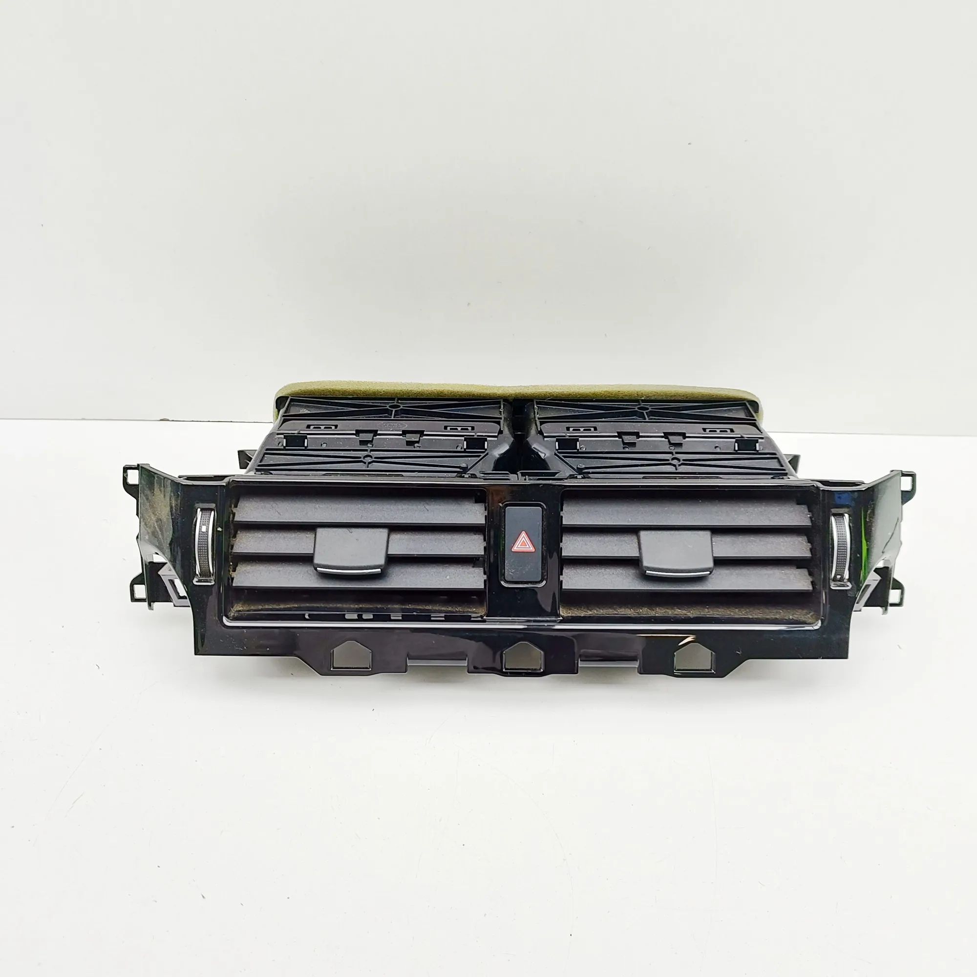 Land Rover Discovery Dashboard Air Vents Dashboard Air Vents — LAND ROVER DISCOVERY (V L...