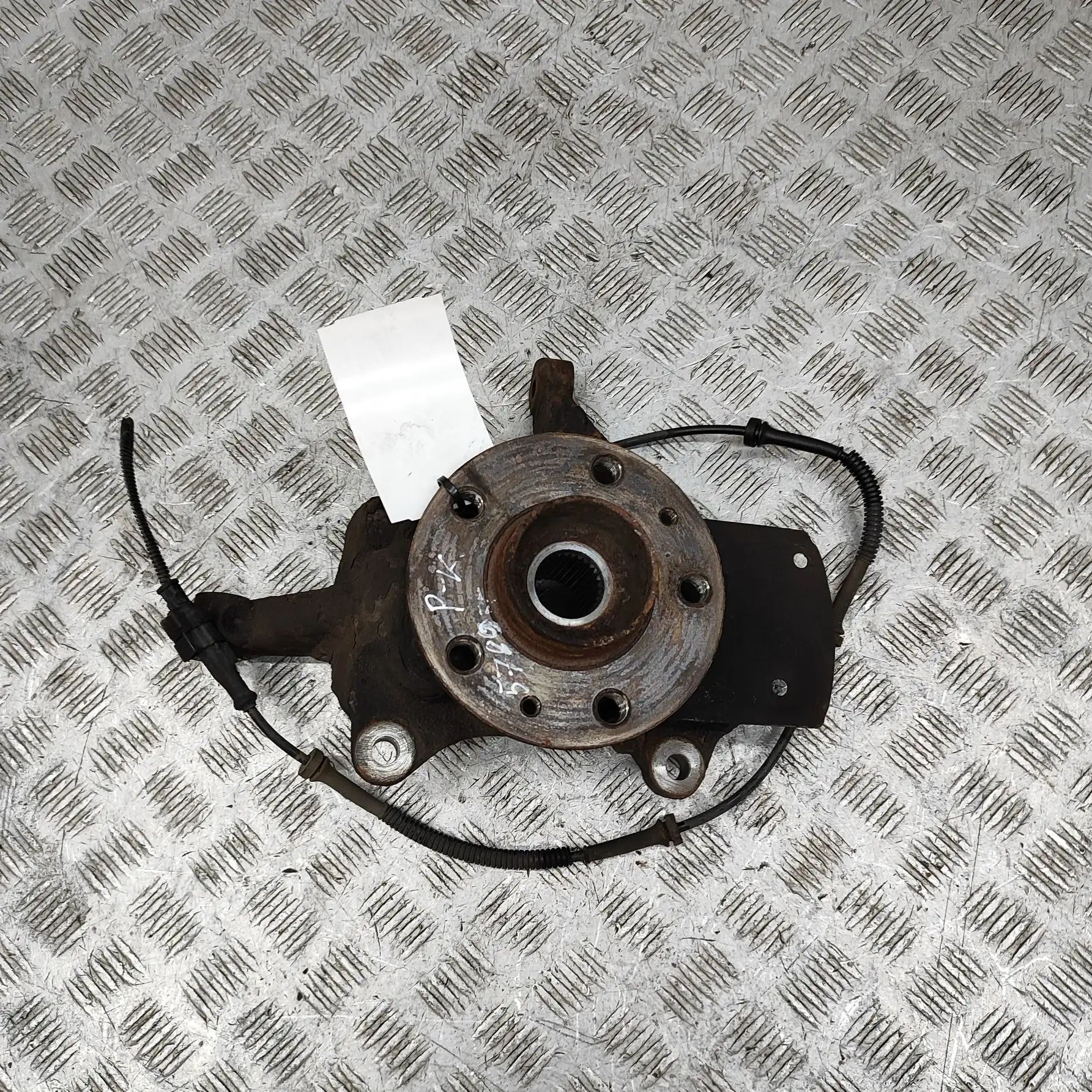 Opel Vivaro (B) Front Left Wheel Hub Front Left Wheel Hub — OPEL VIVARO (Van) (2014-...