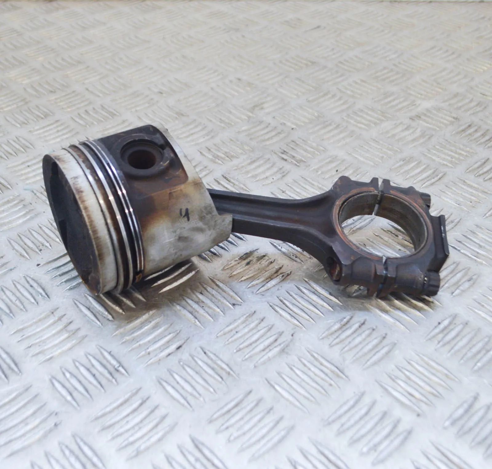 Mercedes-Benz 200 - 300 (W123) Piston Piston — MERCEDES BENZ S-CLASS (W116) (1972-198...