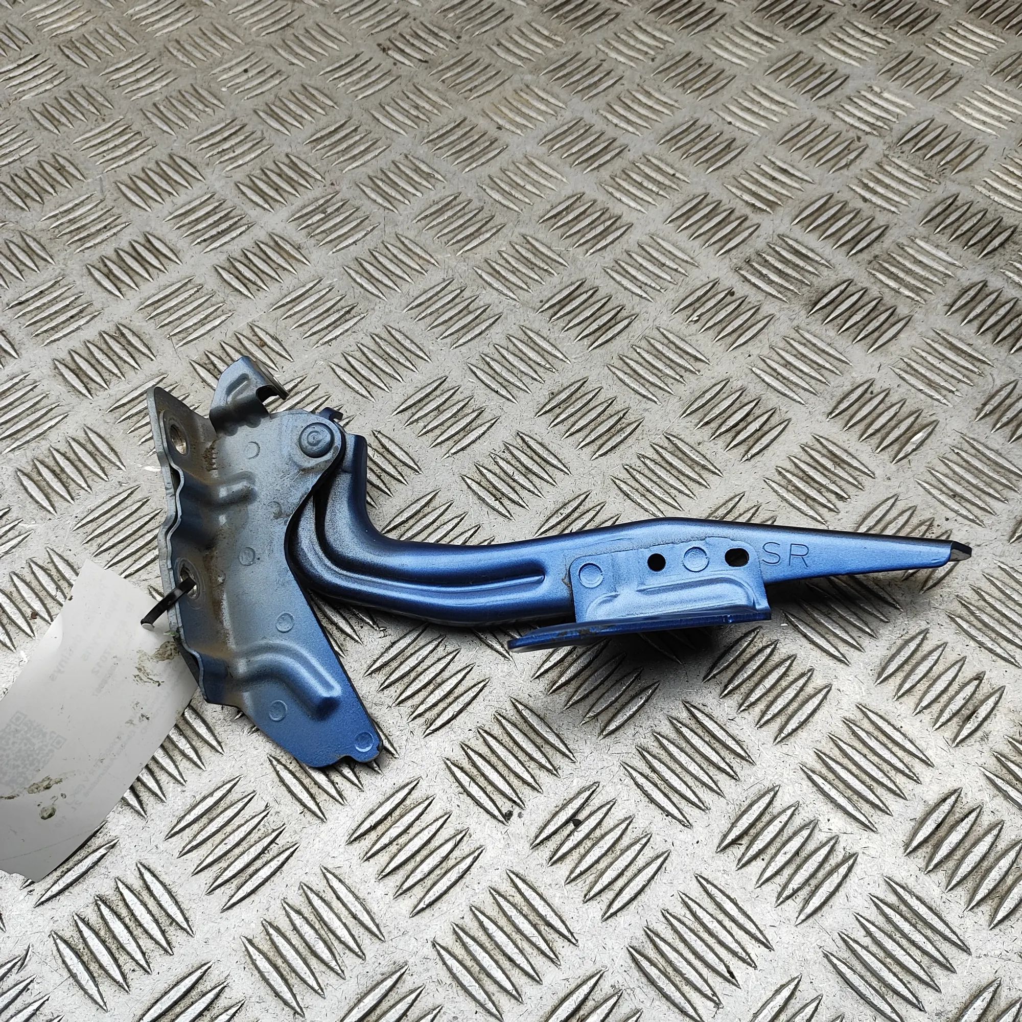 Subaru Forester Bonnet hinge — front right Bonnet hinge — front right — SUBARU FORESTER (V...