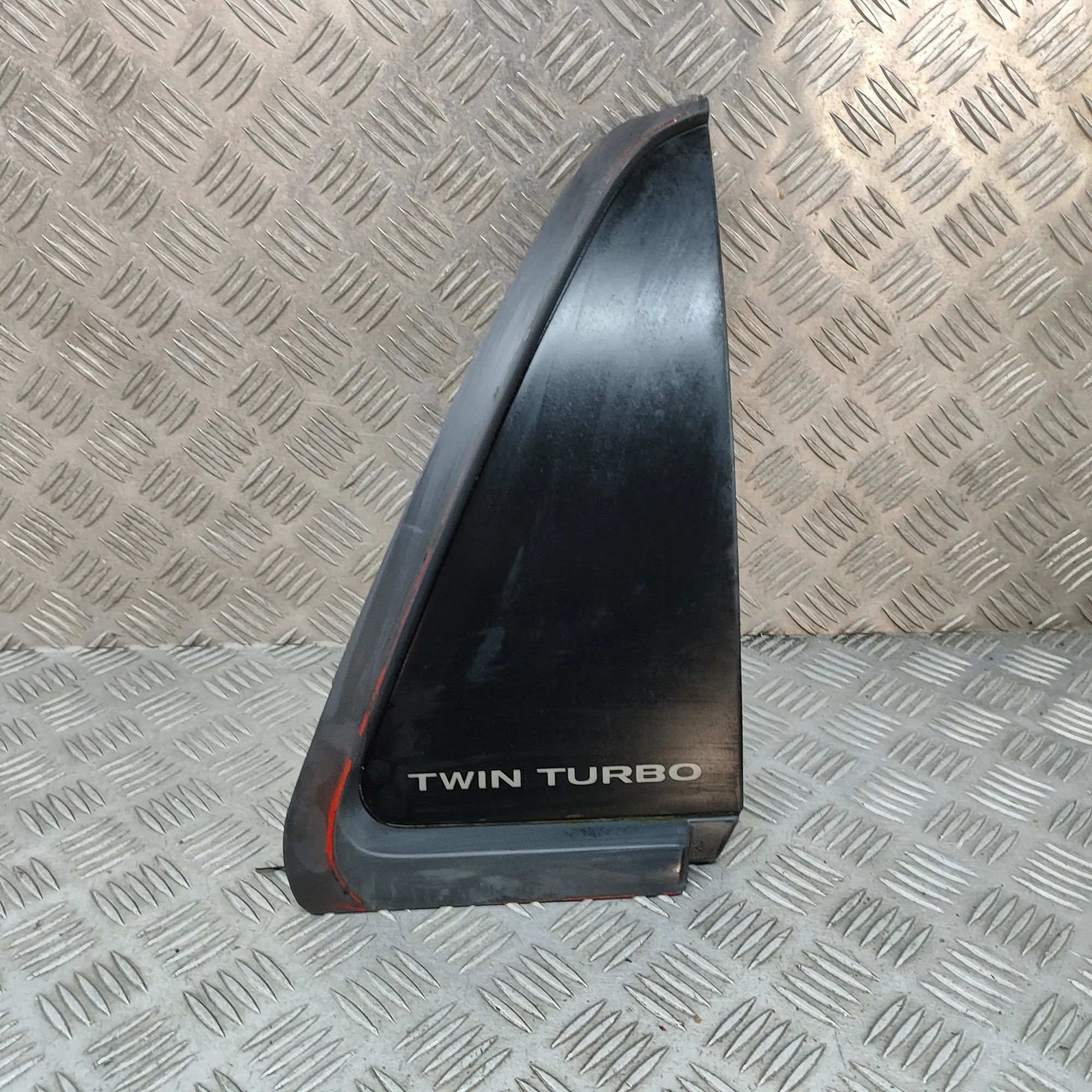 Mitsubishi 3000 GT Right rear door window Right rear door window — MITSUBISHI 3000 (GT Co...