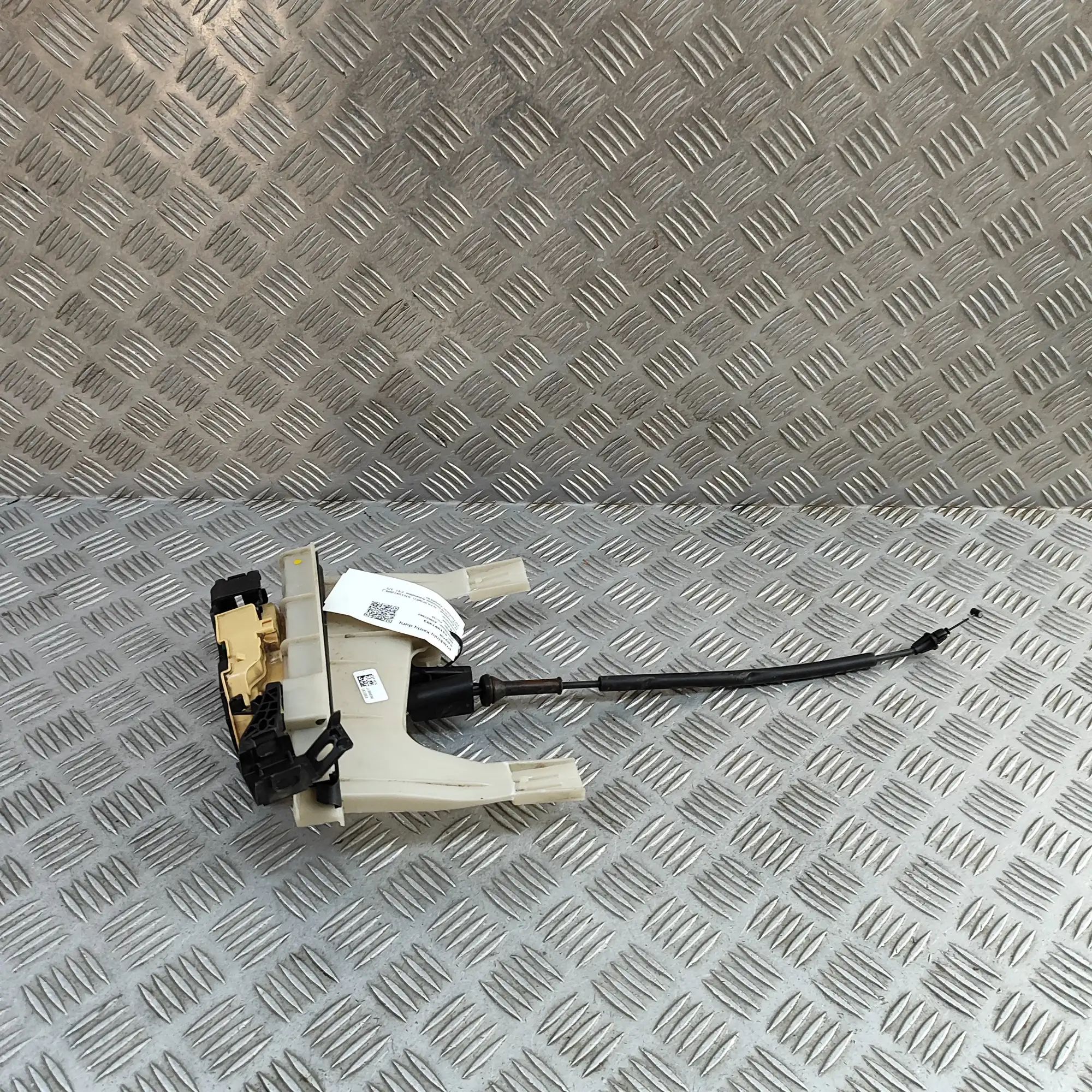 Alfa-Romeo Stelvio Door lock — front left Door lock — front left — ALFA ROMEO STELVIO (94...