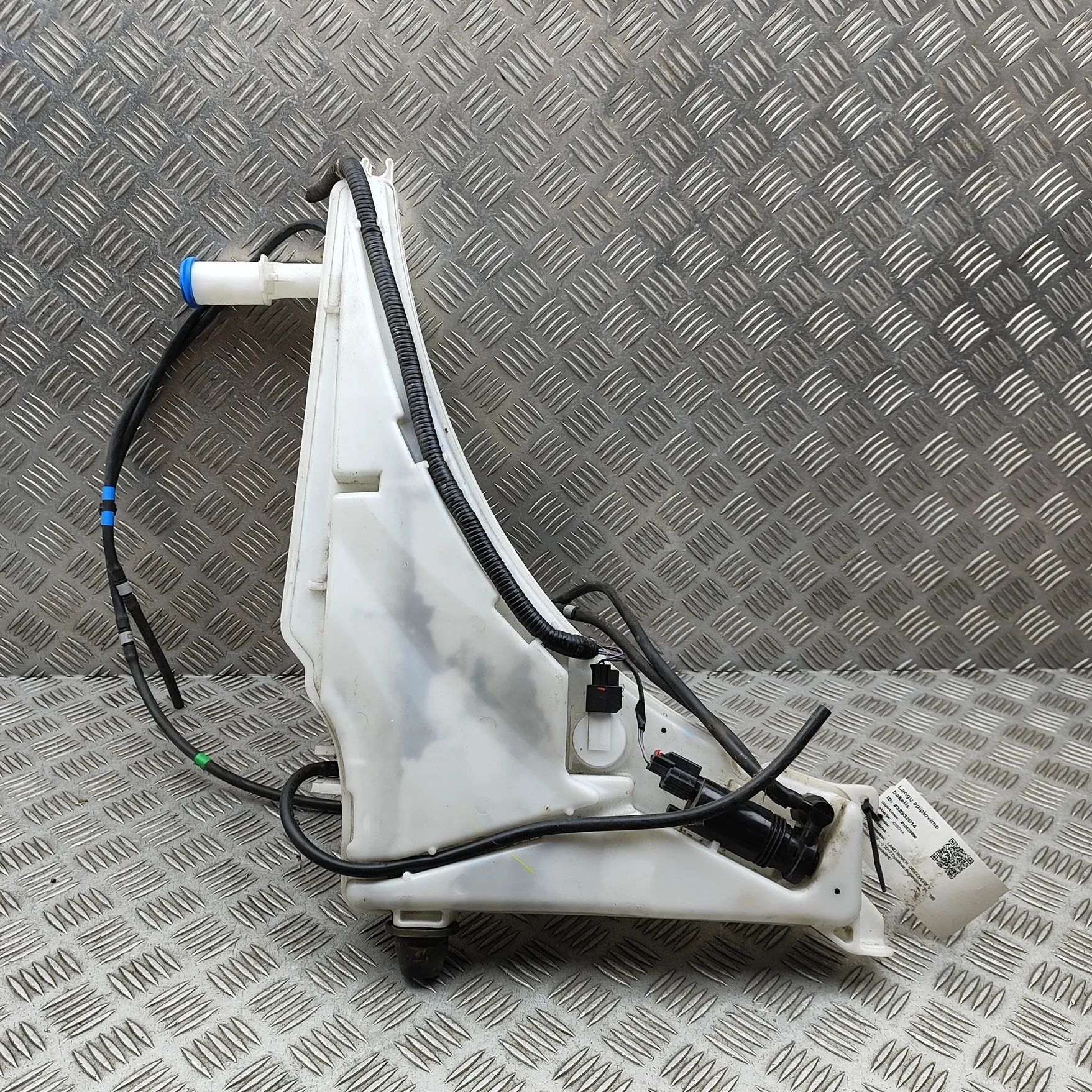 Land Rover Discovery Window Washer Tank Window Washer Tank — LAND ROVER DISCOVERY (V L4...