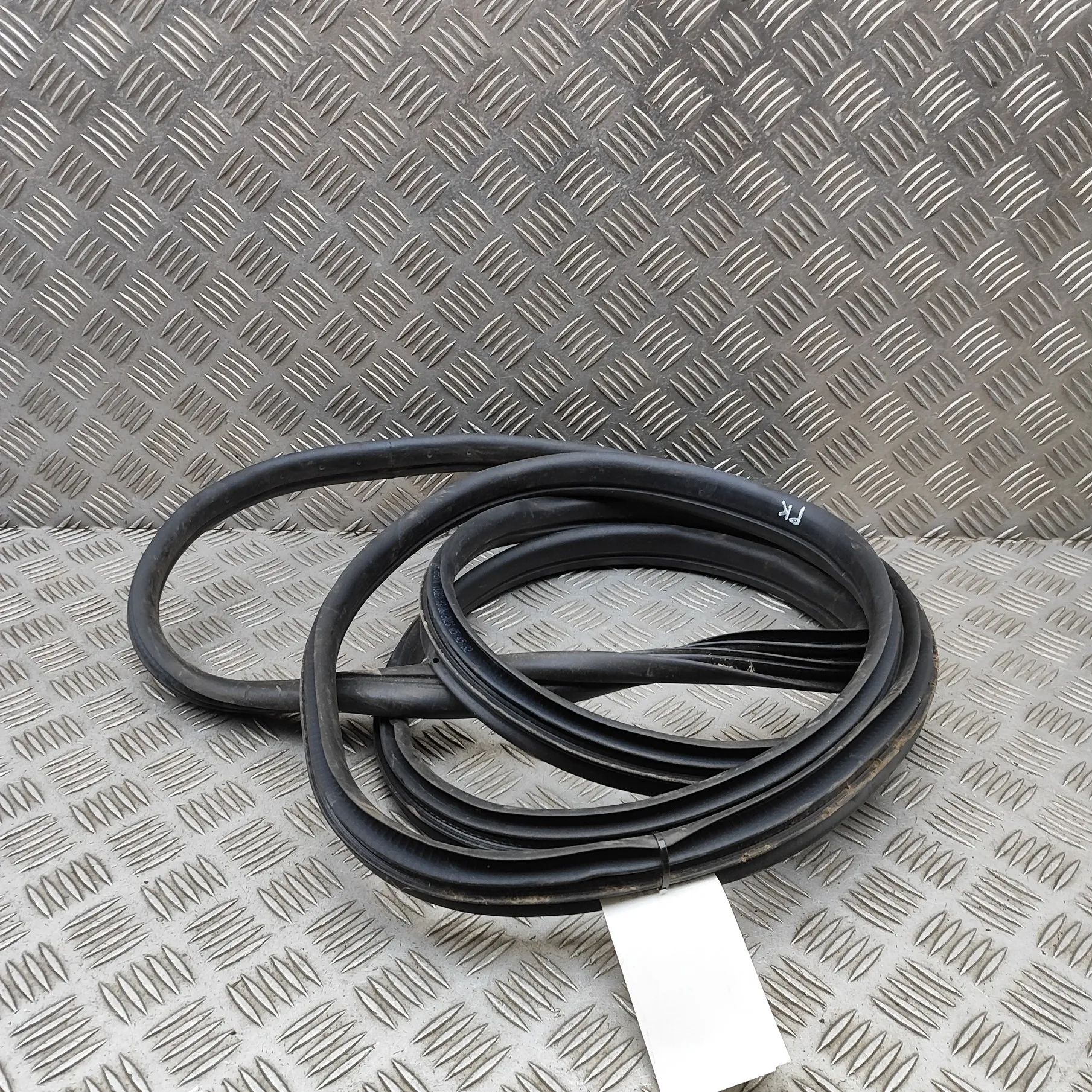 Renault Master Door rubber seal — front left Door rubber seal — front left — RENAULT MASTER ...