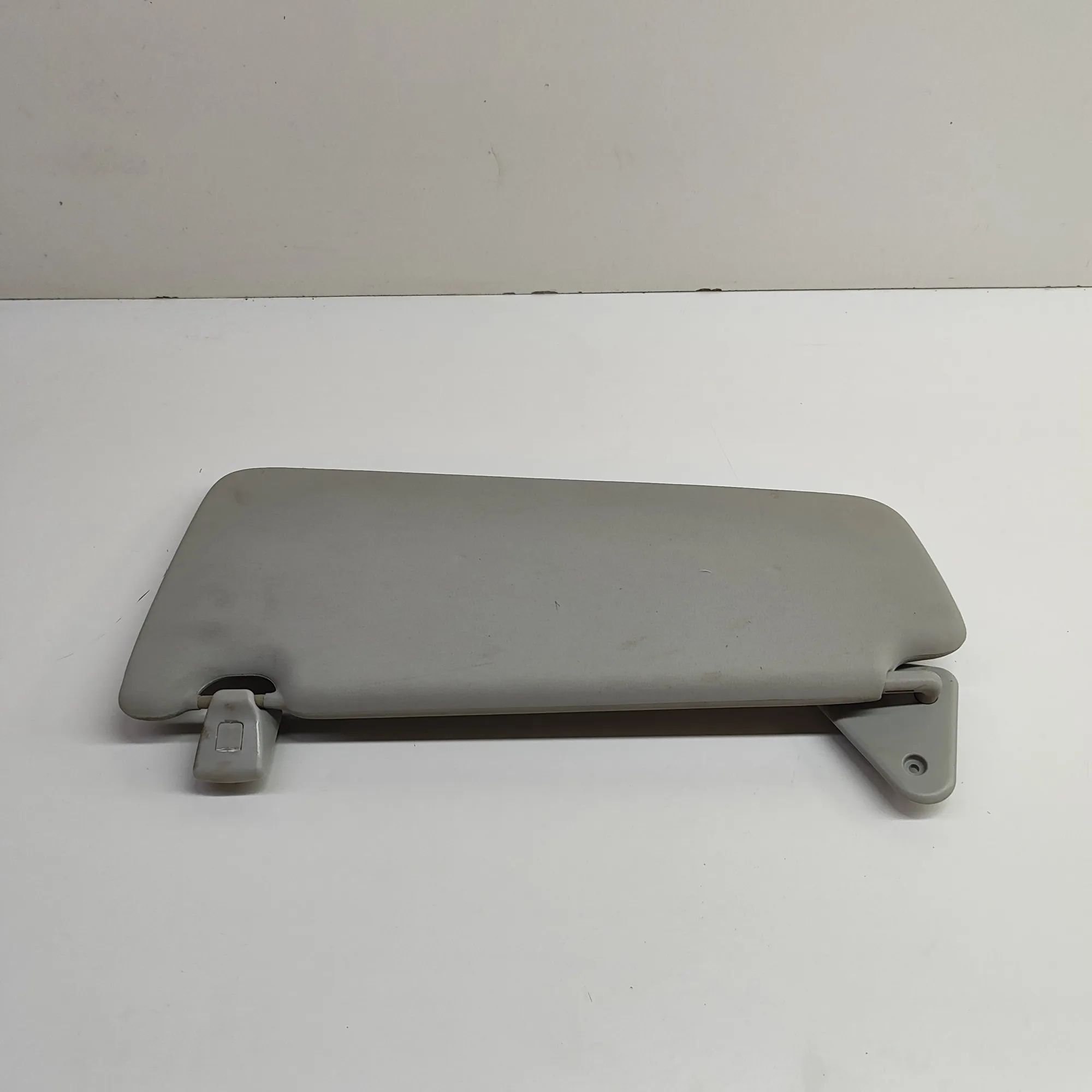 Land Rover Discovery Sport Sun visor — right Sun visor — right — LAND ROVER DISCOVERY SPORT ...