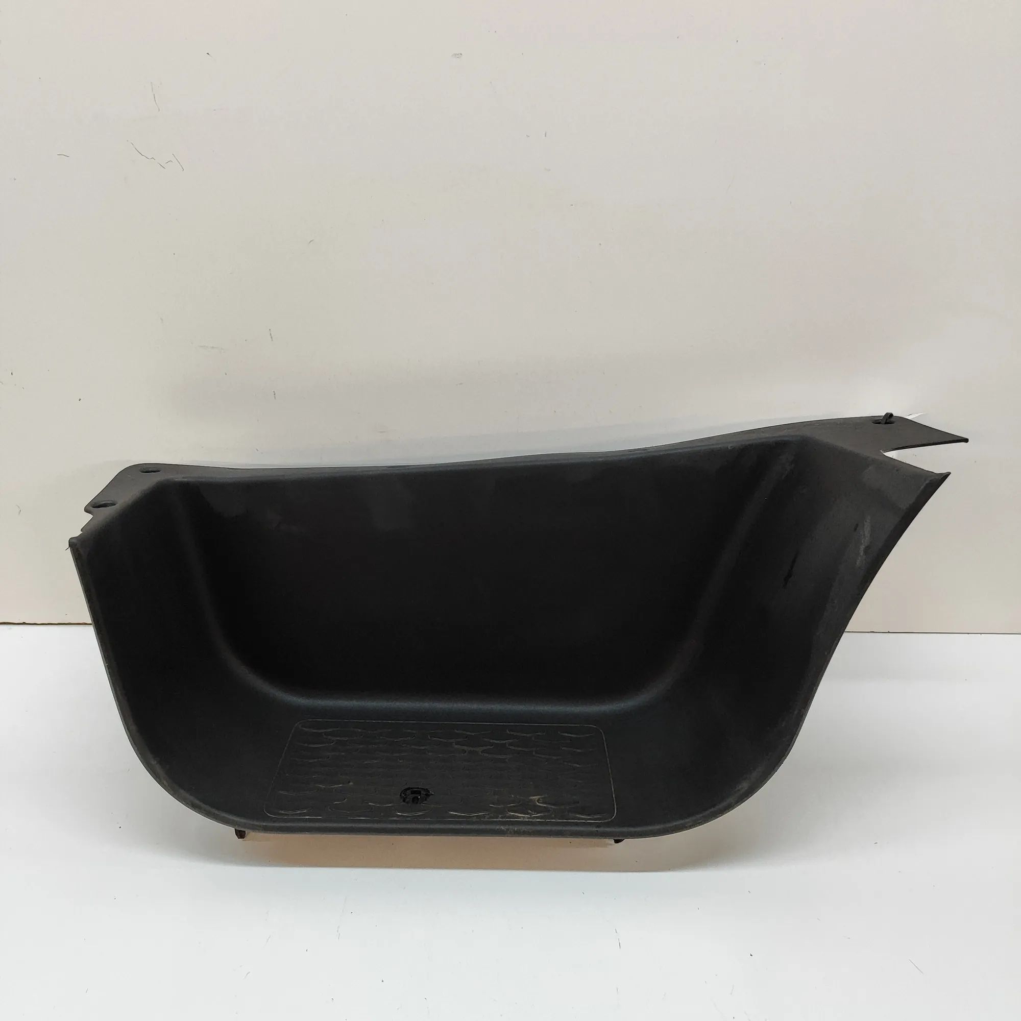 Iveco Daily Front Right Door Step Front Right Door Step — IVECO DAILY (VI Box) (2...