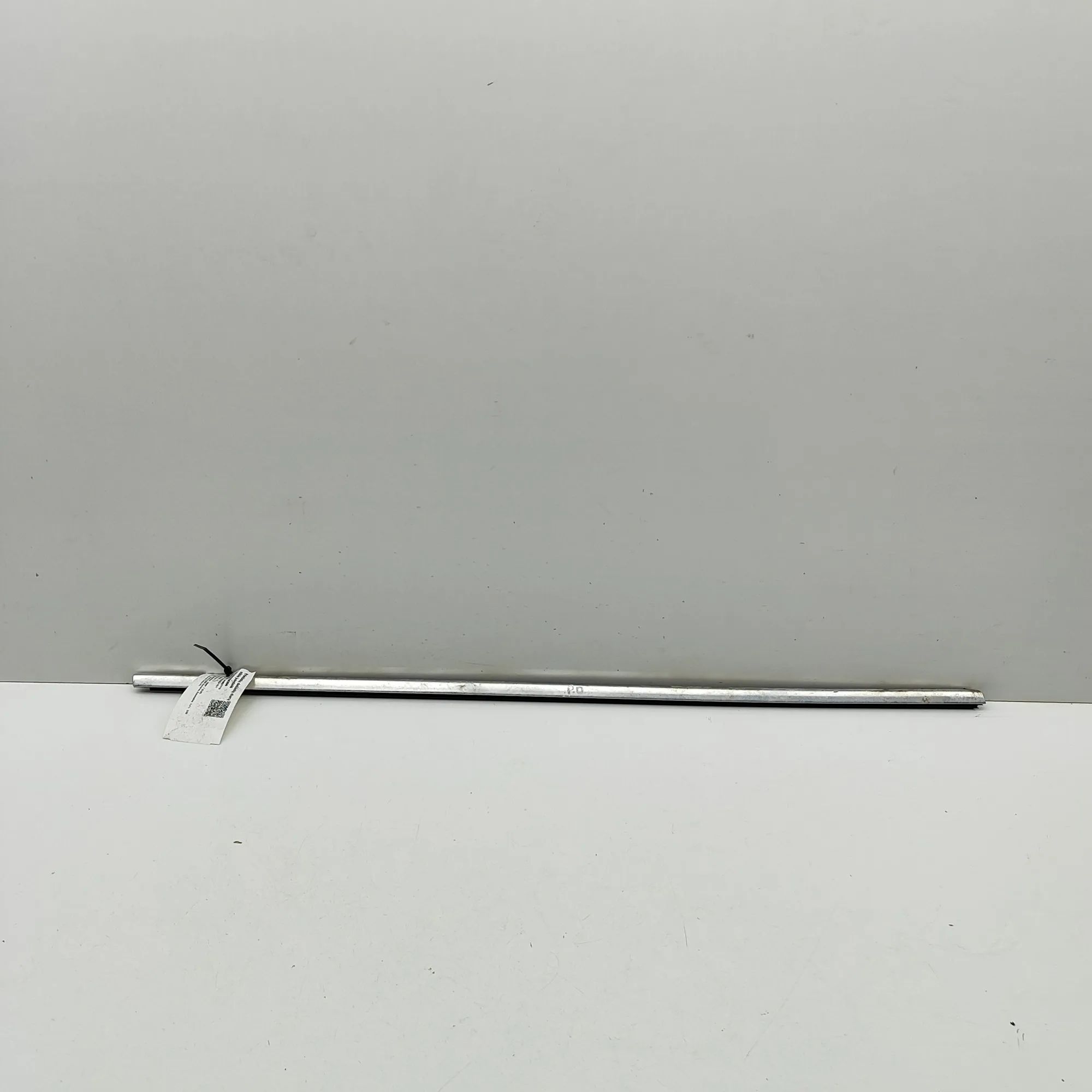 BMW 7 (E38) Door window moulding — front — right Door window moulding — front — right — BMW 7 (E...