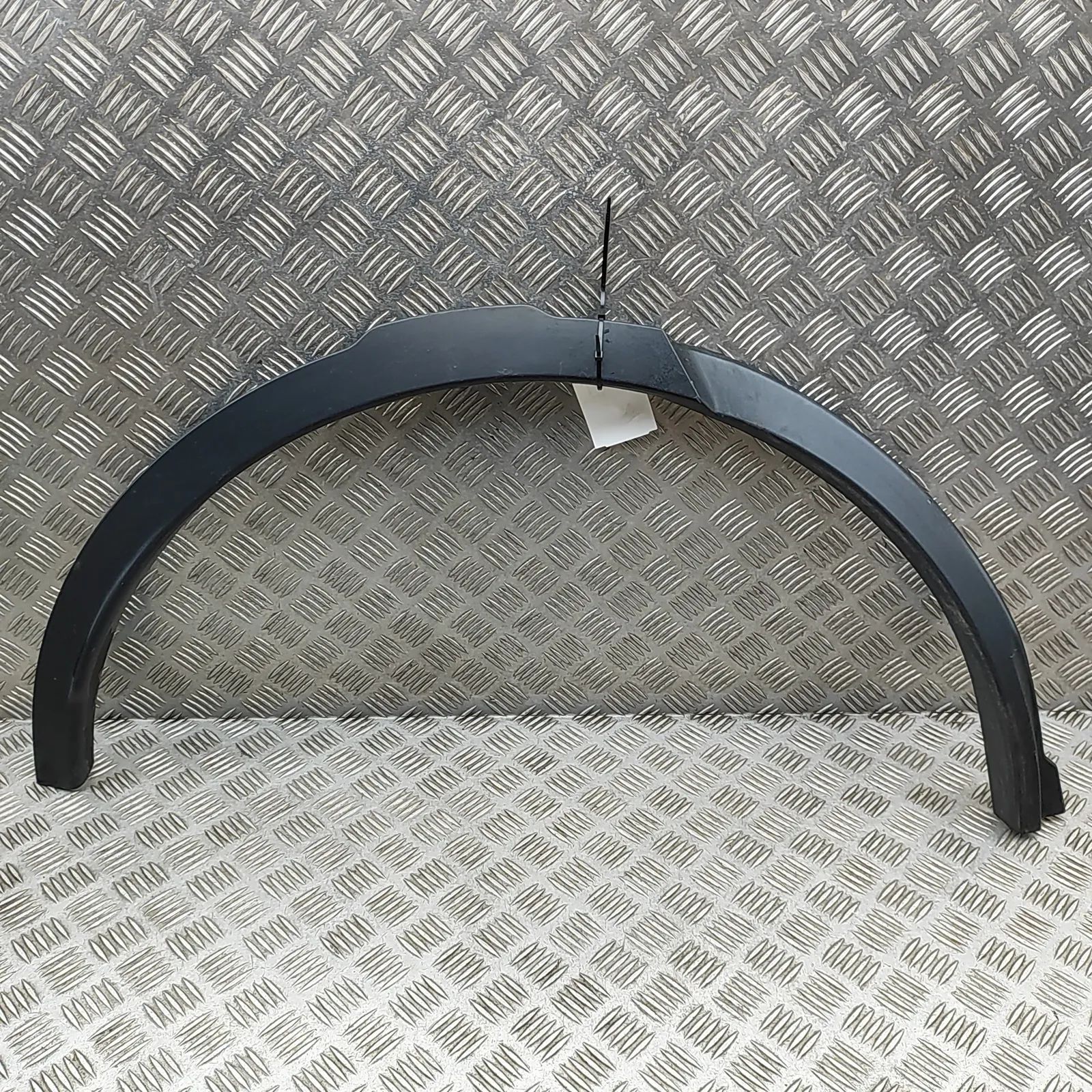 Land Rover Discovery Sport Wheel arch trim — rear right Wheel arch trim — rear right — LAND ROVER DISCO...