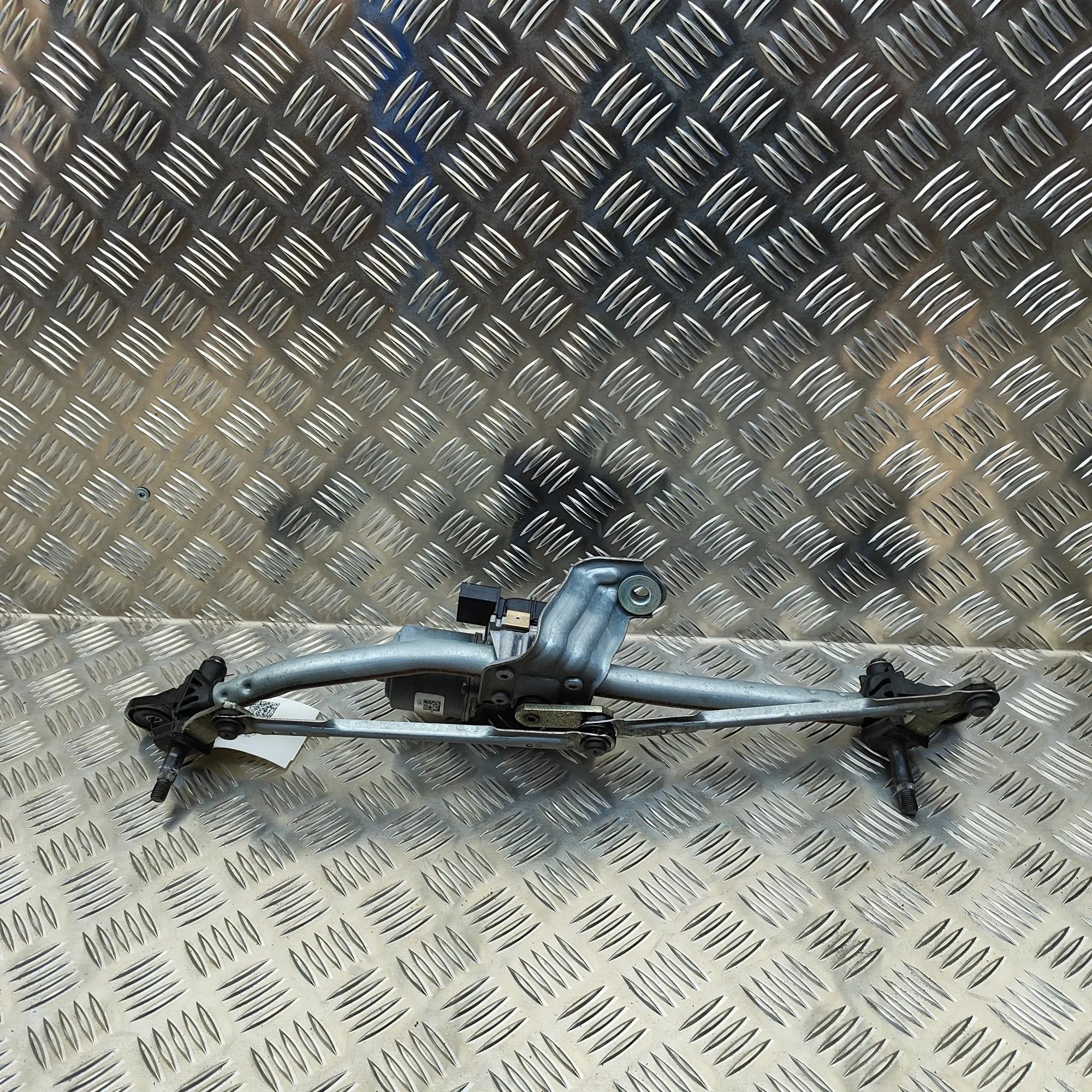 Alfa-Romeo Stelvio Front Windshield Wiper Mechanism Front Windshield Wiper Mechanism — ALFA ROMEO S...