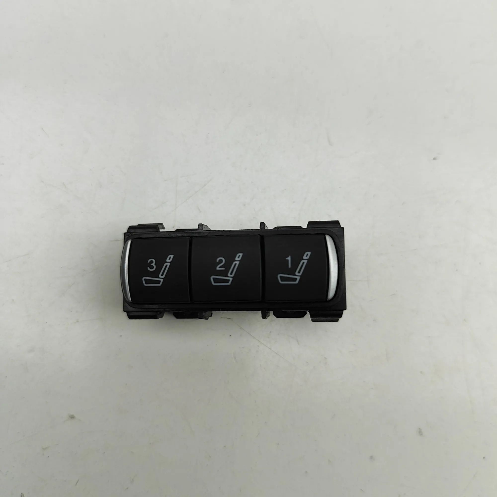 Alfa-Romeo Stelvio Right Seat Control Buttons Right Seat Control Buttons — ALFA ROMEO STELVIO...