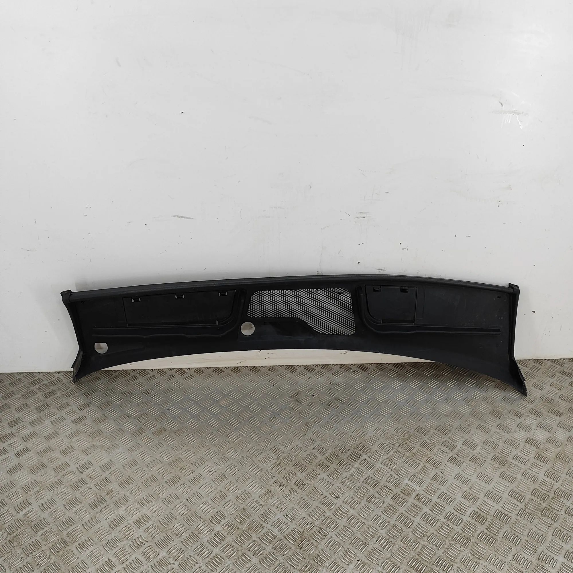 Audi Q5 (FY) Front Wiper Cowl Trim Front Wiper Cowl Trim — AUDI Q5 (FY) (2016-...)...