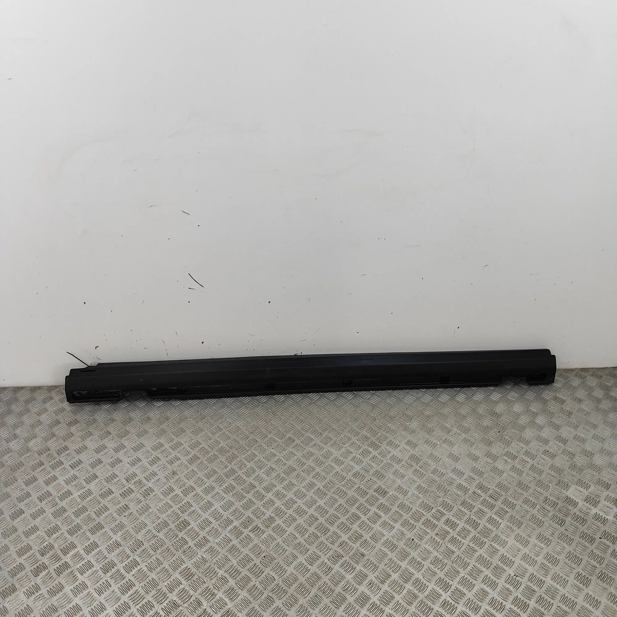 Land Rover Range Rover Evoque Left Side Plastic Sideskirt Cover Left Side Plastic Sideskirt Cover — LAND ROVER ...