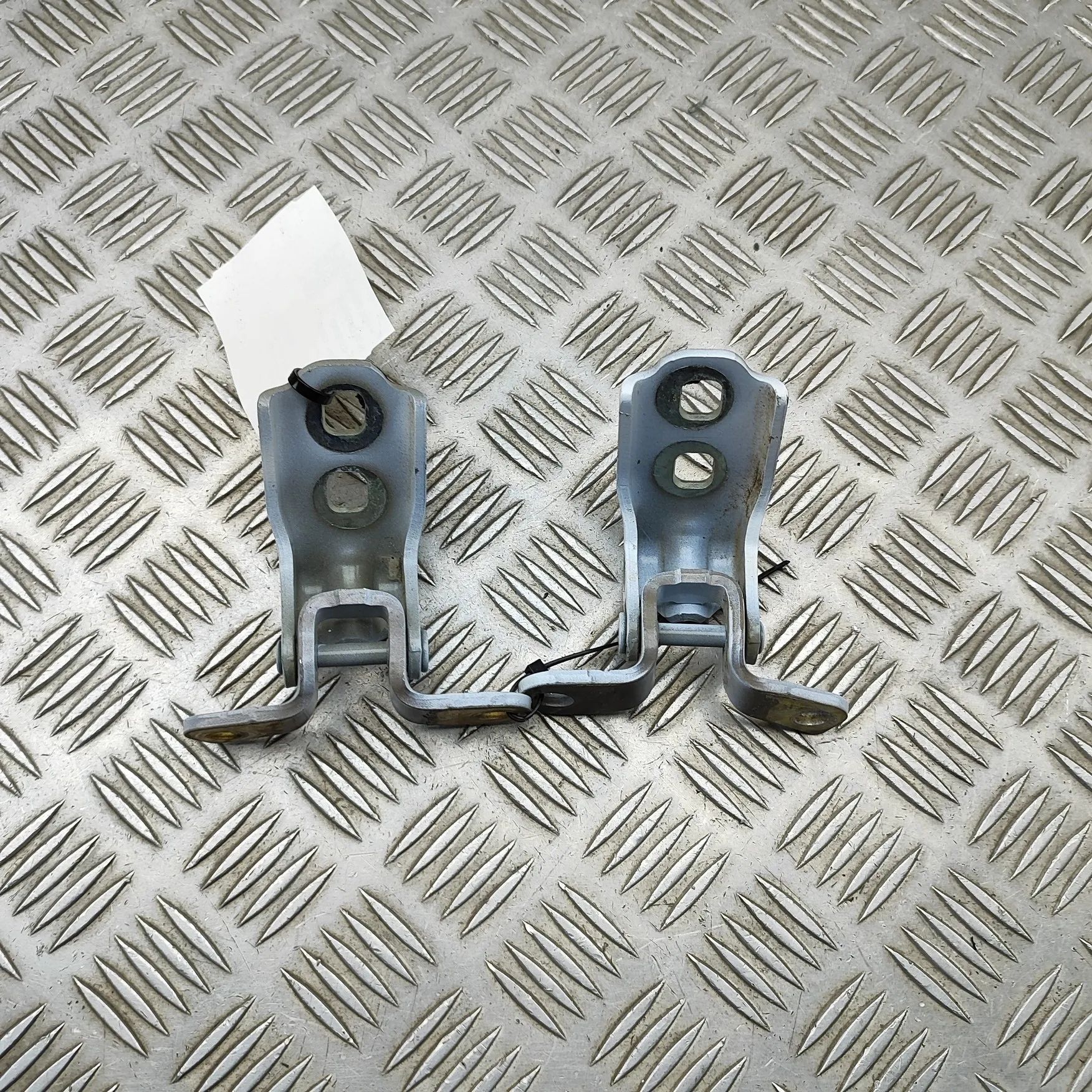 Chevrolet Malibu Door hinge set — front right
