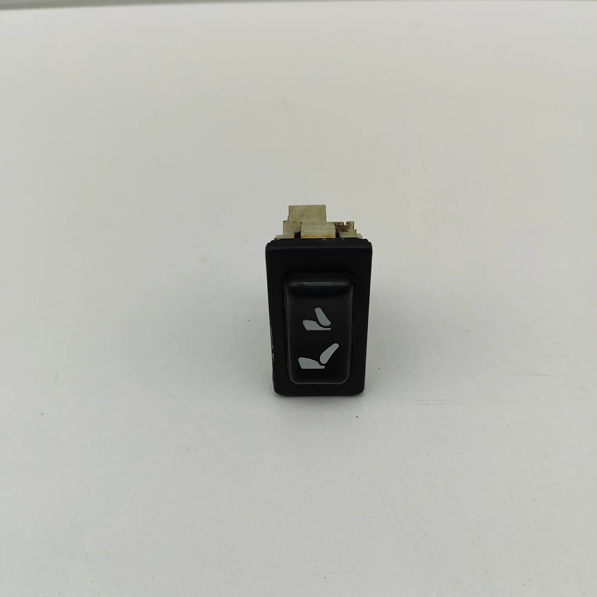 Maserati Biturbo (2, 4, Spyder, Karif) switches Switches — MASERATI 425 (1987-1994) — 323350153...