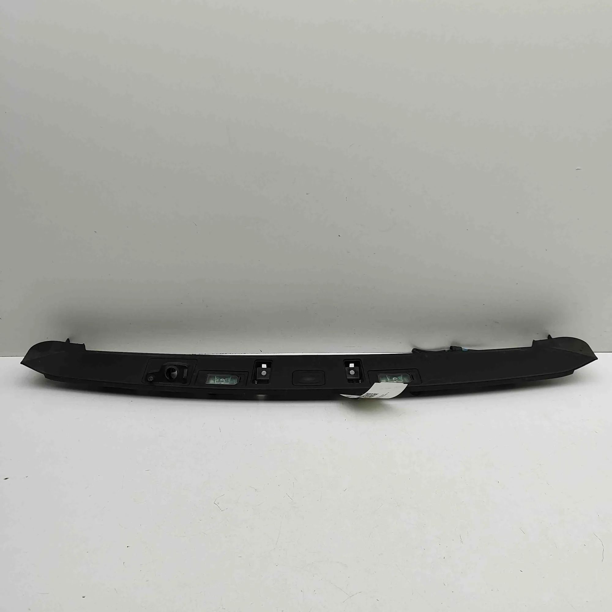 Land Rover Range Rover Velar Number-plate light holder trim Number-plate light holder trim — LAND ROVER RAN...