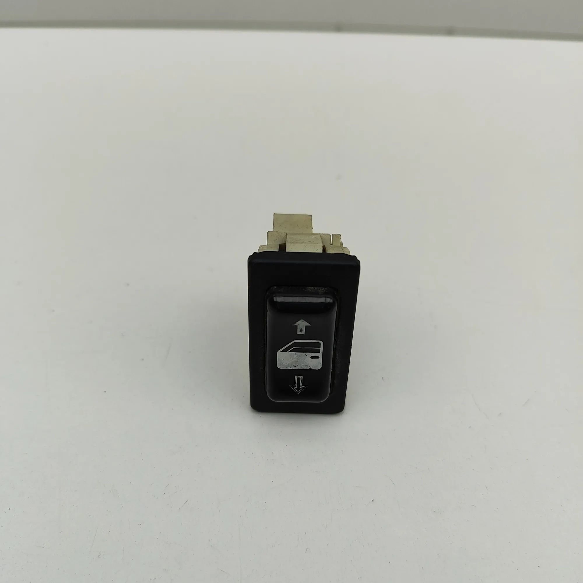 Maserati Biturbo (2, 4, Spyder, Karif) Door window switch — front left Door window switch — front left — MASERATI 425 ...