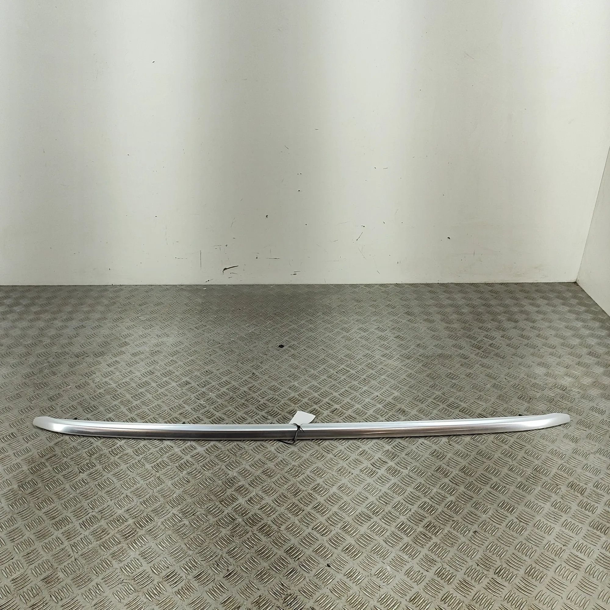 Audi Q5 (8R) Right Side Roof Rail Right Side Roof Rail — AUDI Q5 (FY) (2016-...) ...