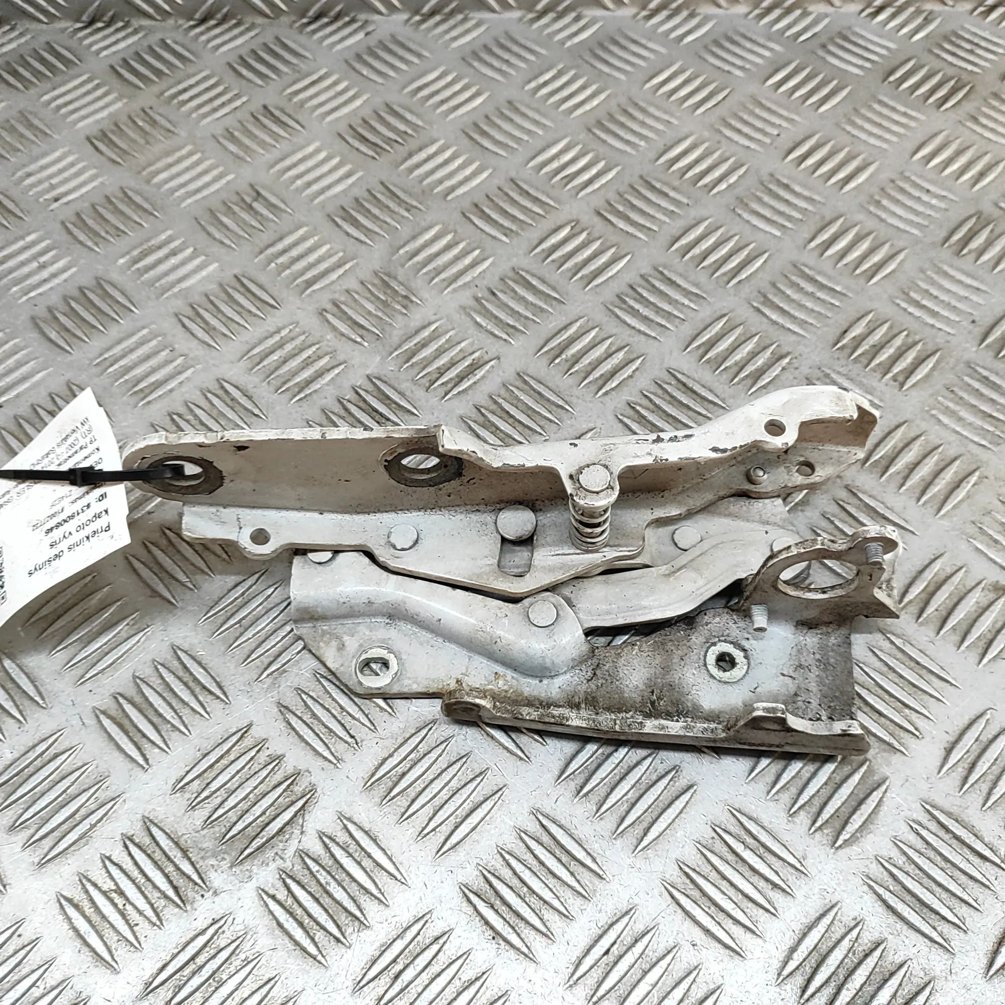 Chrysler Grand Voyager / Town & Country Bonnet hinge — front right Bonnet hinge — front right — CHRYSLER GRAND (VO...