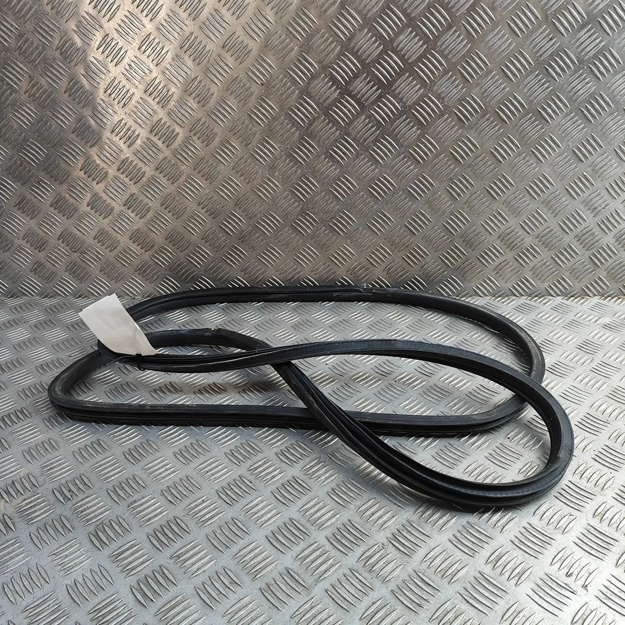 Nissan 370Z Door rubber seal — front left Door rubber seal — front left — NISSAN 370 (Z C...