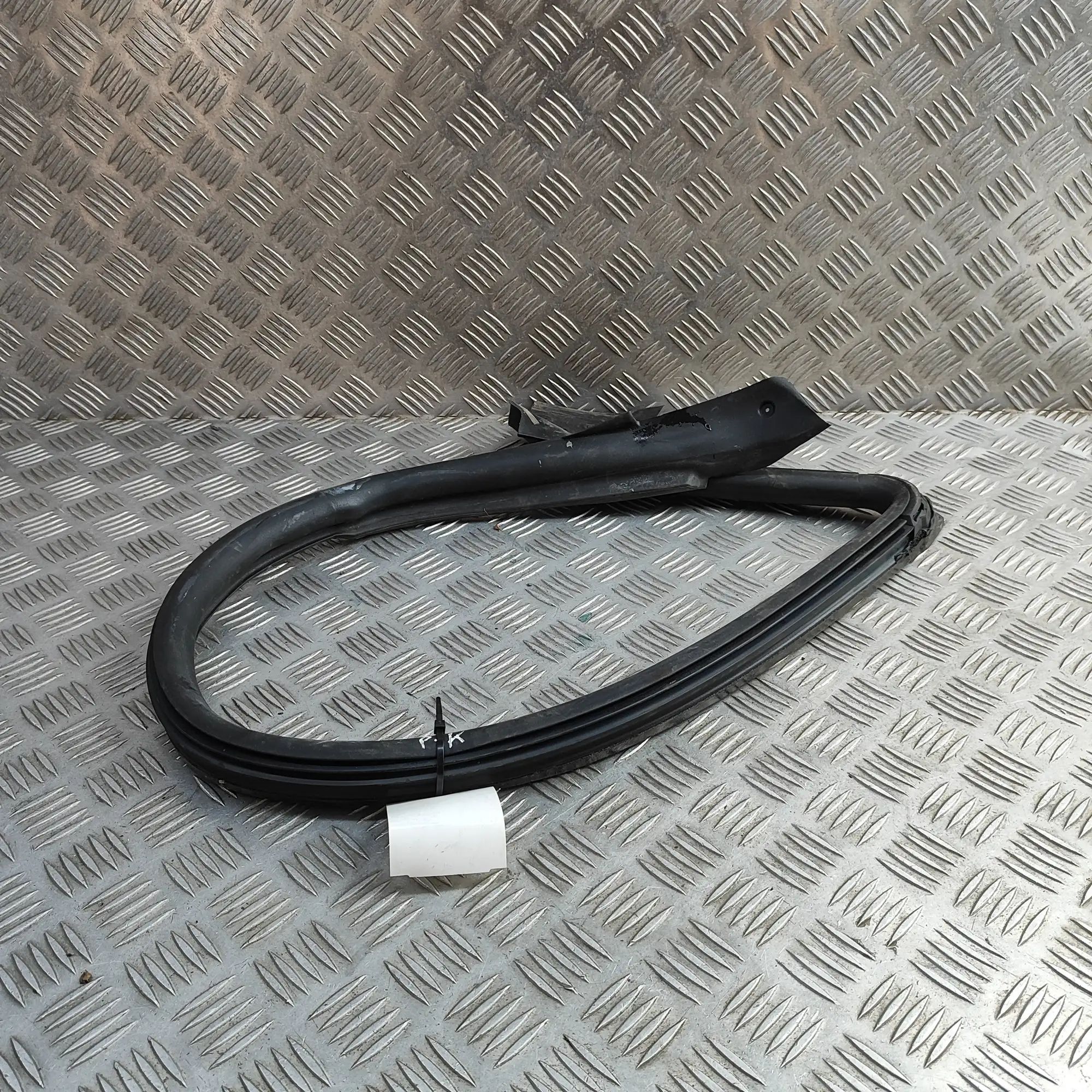 Nissan 370Z Door rubber seal — front left Door rubber seal — front left — NISSAN 370 (Z C...