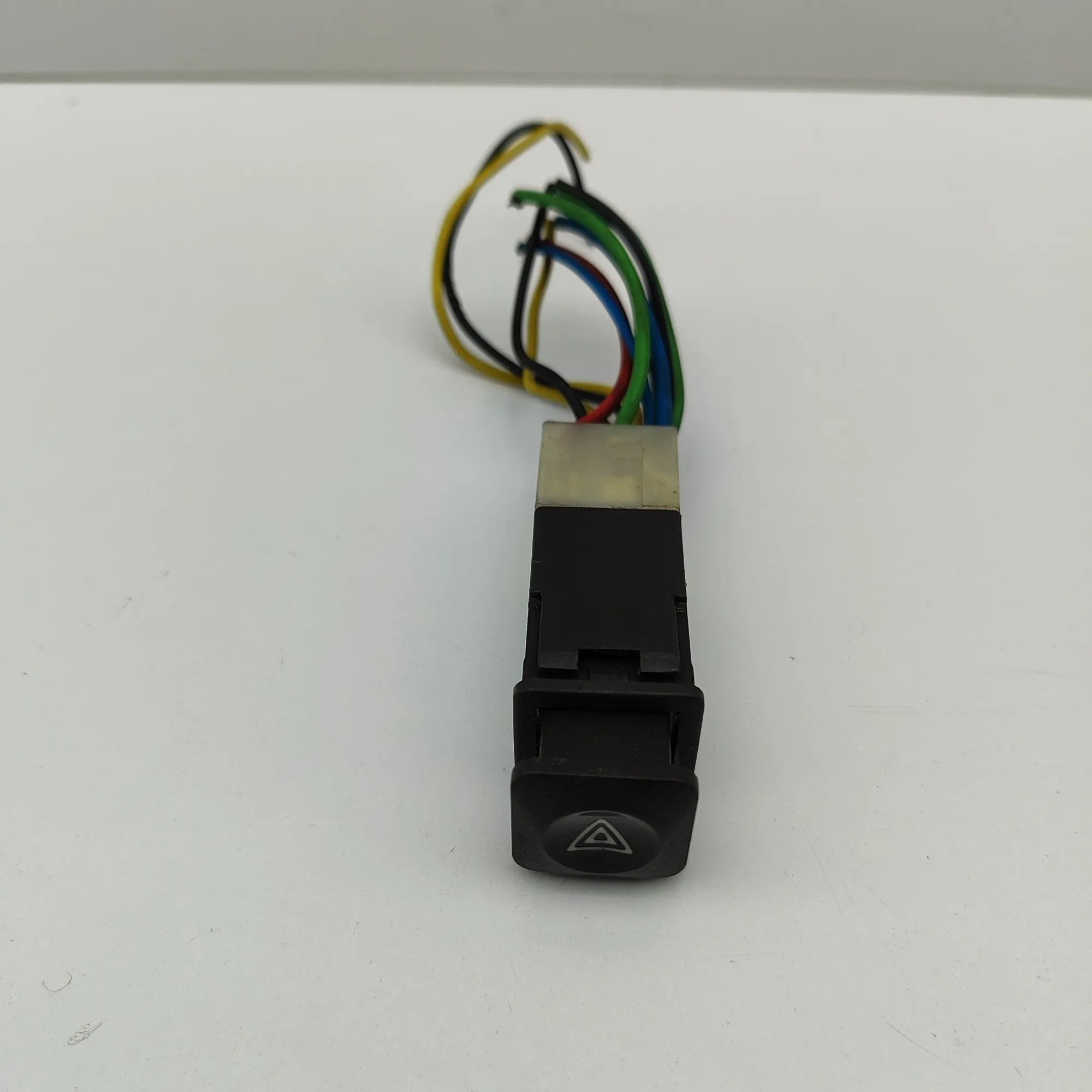 Maserati Biturbo (2, 4, Spyder, Karif) Hazard warning switch Hazard warning switch — MASERATI 425 (1987-1994...