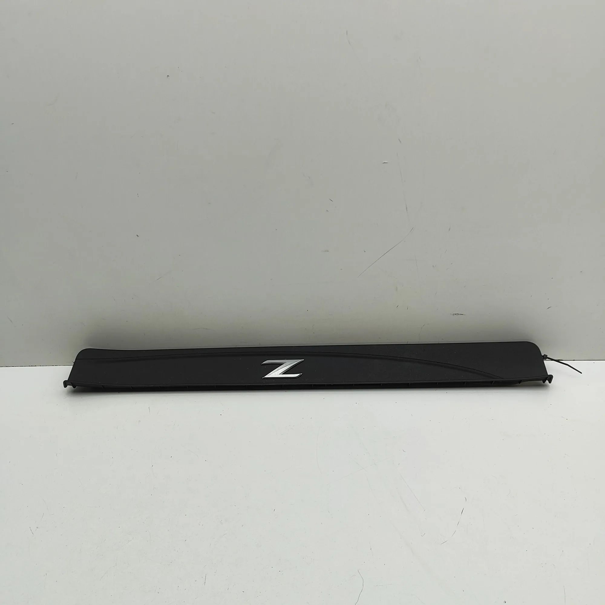 Nissan 370Z Sill trim — front left Sill trim — front left — NISSAN 370 (Z Coupe Z3...