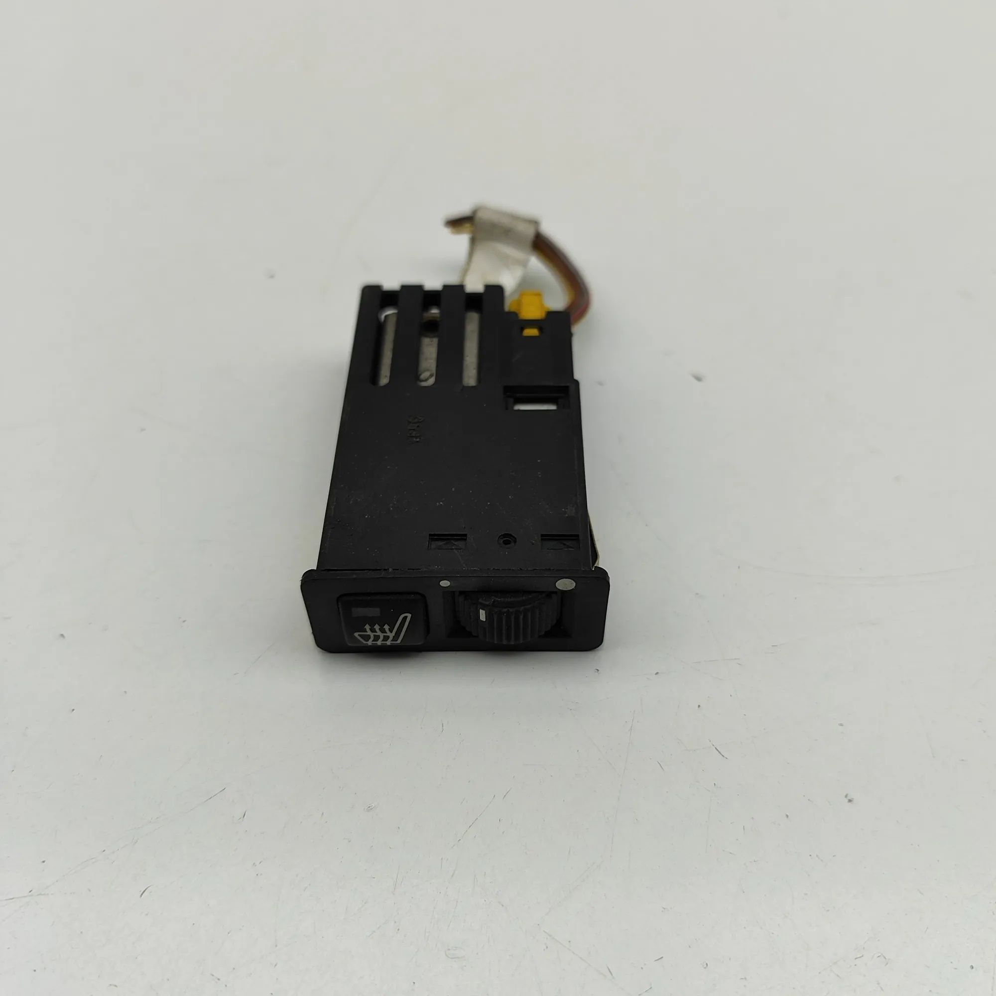 BMW 7 (E38) Seat heating switch Seat heating switch — BMW 7 (E38) (1994-2001) —...