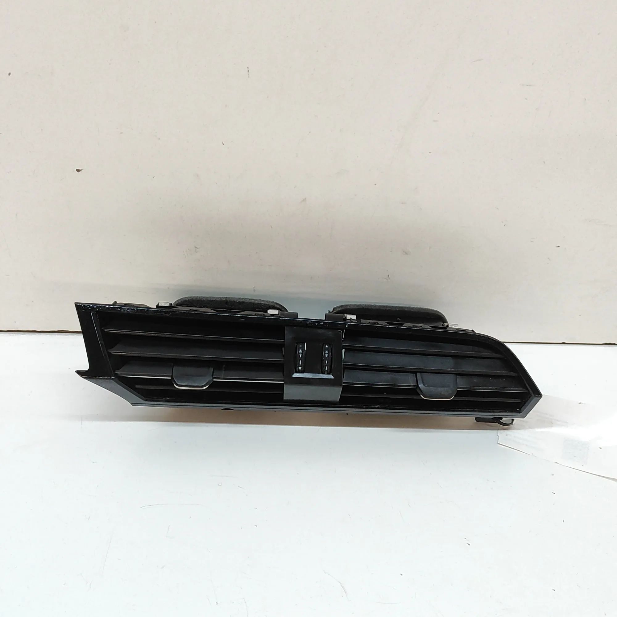 Audi Q3 (F3) Dashboard Air Vents Dashboard Air Vents — AUDI Q3 (Sportback F3N) (...