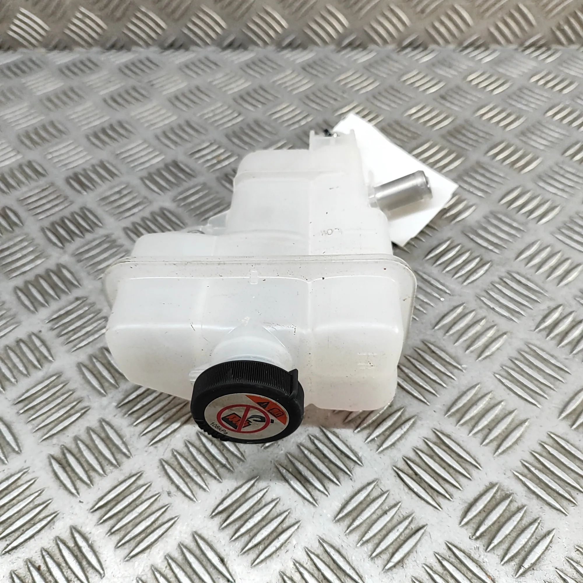 Lexus RX Expansion Tank Expansion tank — LEXUS RX (_LA1_, _LH1_) (2022-...