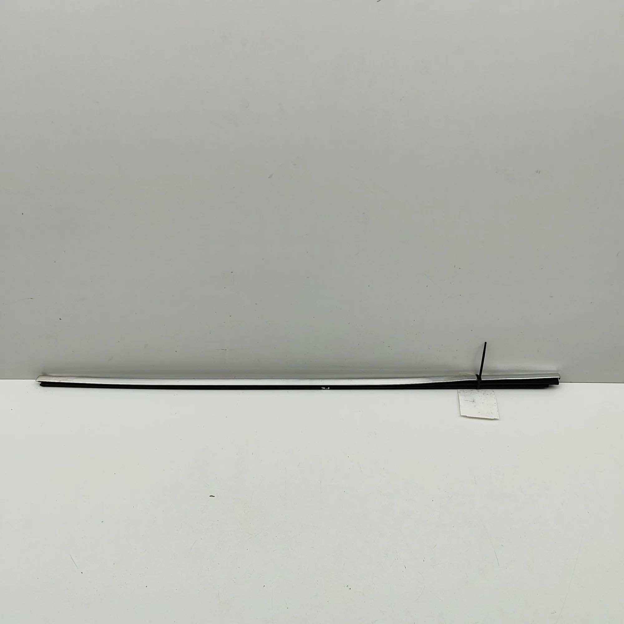 BMW 7 (E38) Door window strip — rear right Door window strip — rear right — BMW 7 (E38) (1...