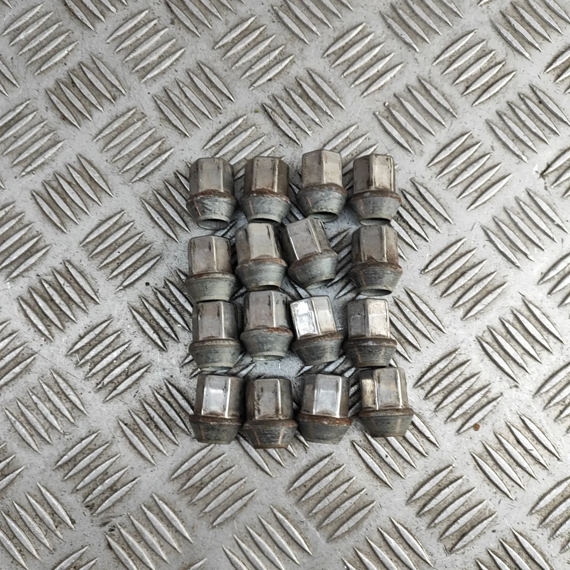Land Rover Range Rover Evoque Wheel Screws Kit Wheel Screws Kit — LAND ROVER RANGE ROVER EVOQU...