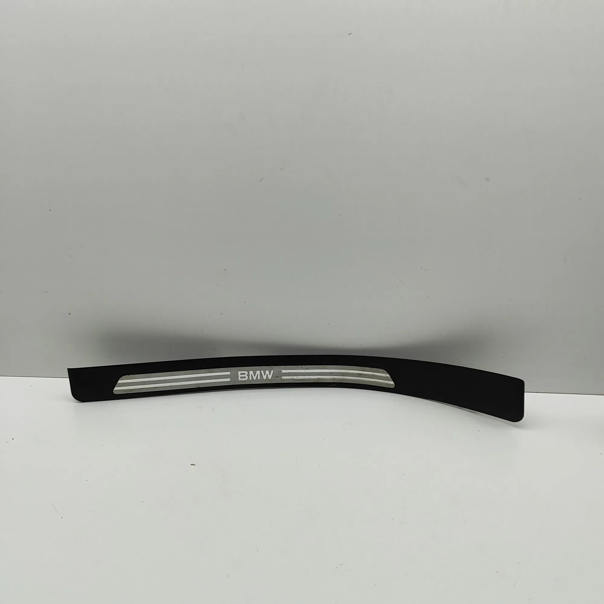 BMW 7 (E38) Interior sill trim — rear left Interior sill trim — rear left — BMW 7 (E38) (1...