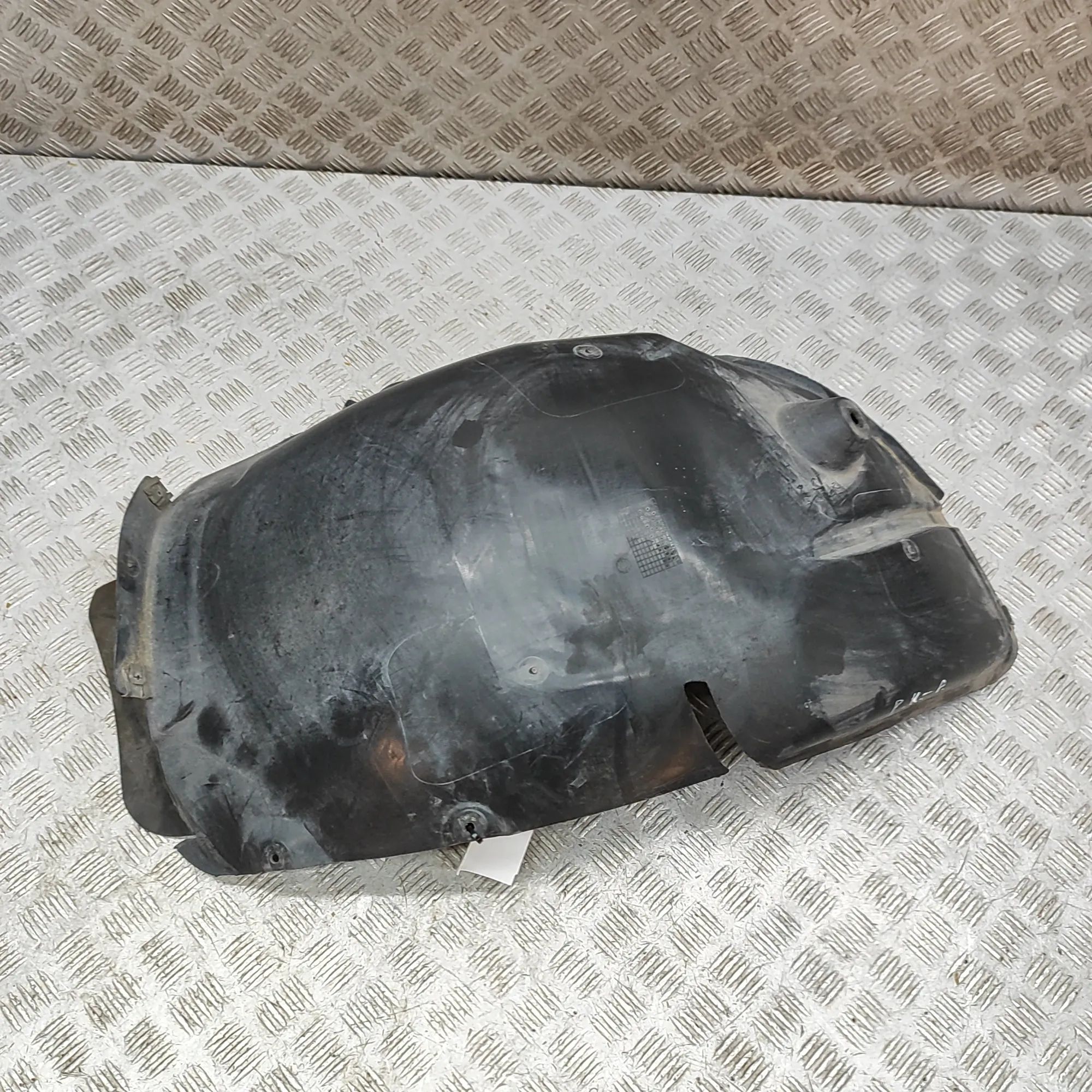 Mercedes-Benz SLK (R171) Wheel arch liner — front — left — front section Wheel arch liner — front — left — front section...