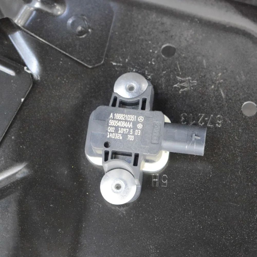 Maserati Ghibli Front Right Door Window Regulator Front Right Door Window Regulator — MASERATI GH...